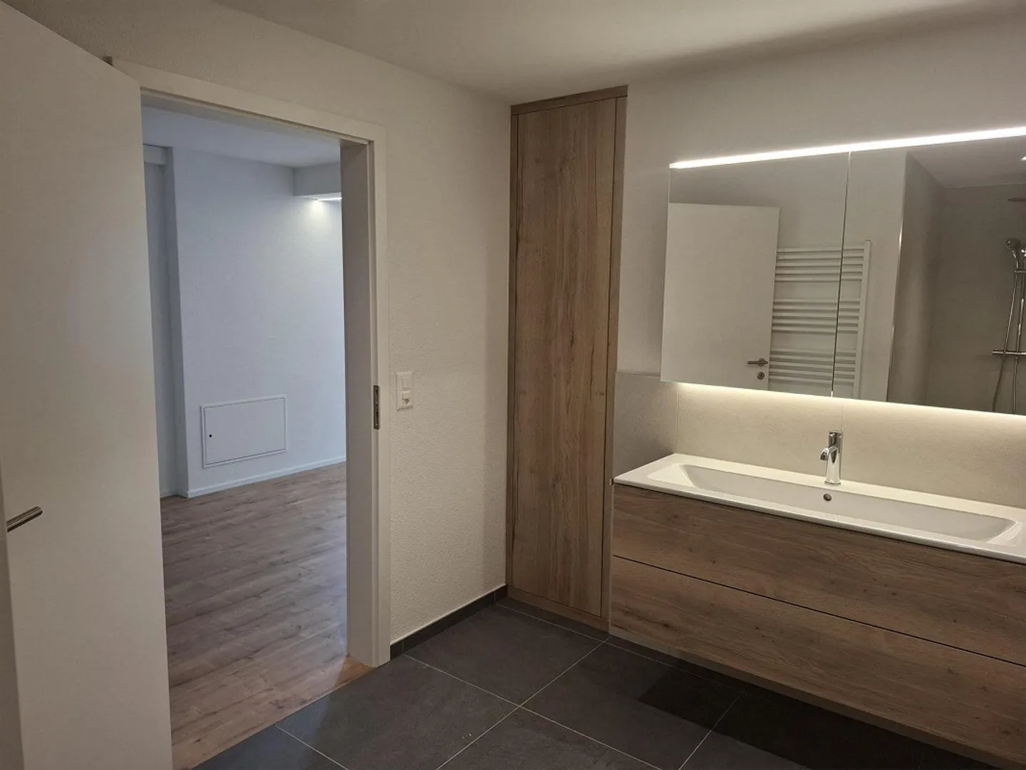 Modern 2.5 Room Apartment - First Occupancy After Complete Renovation - Photo 5 of 10