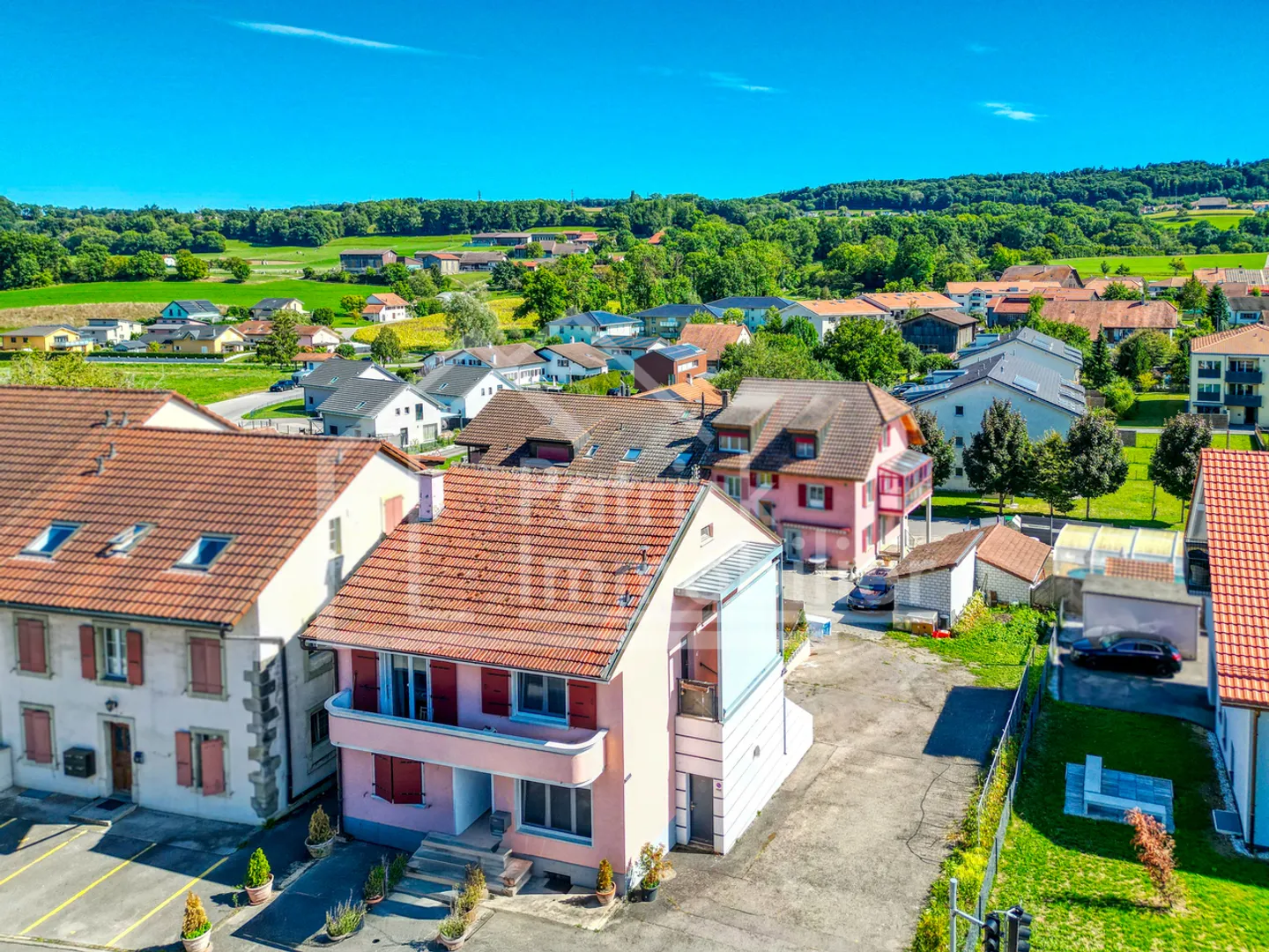Casa familiare con 6,5 stanze a Dompierre - Fascino e Comfort - Foto 1 di 13