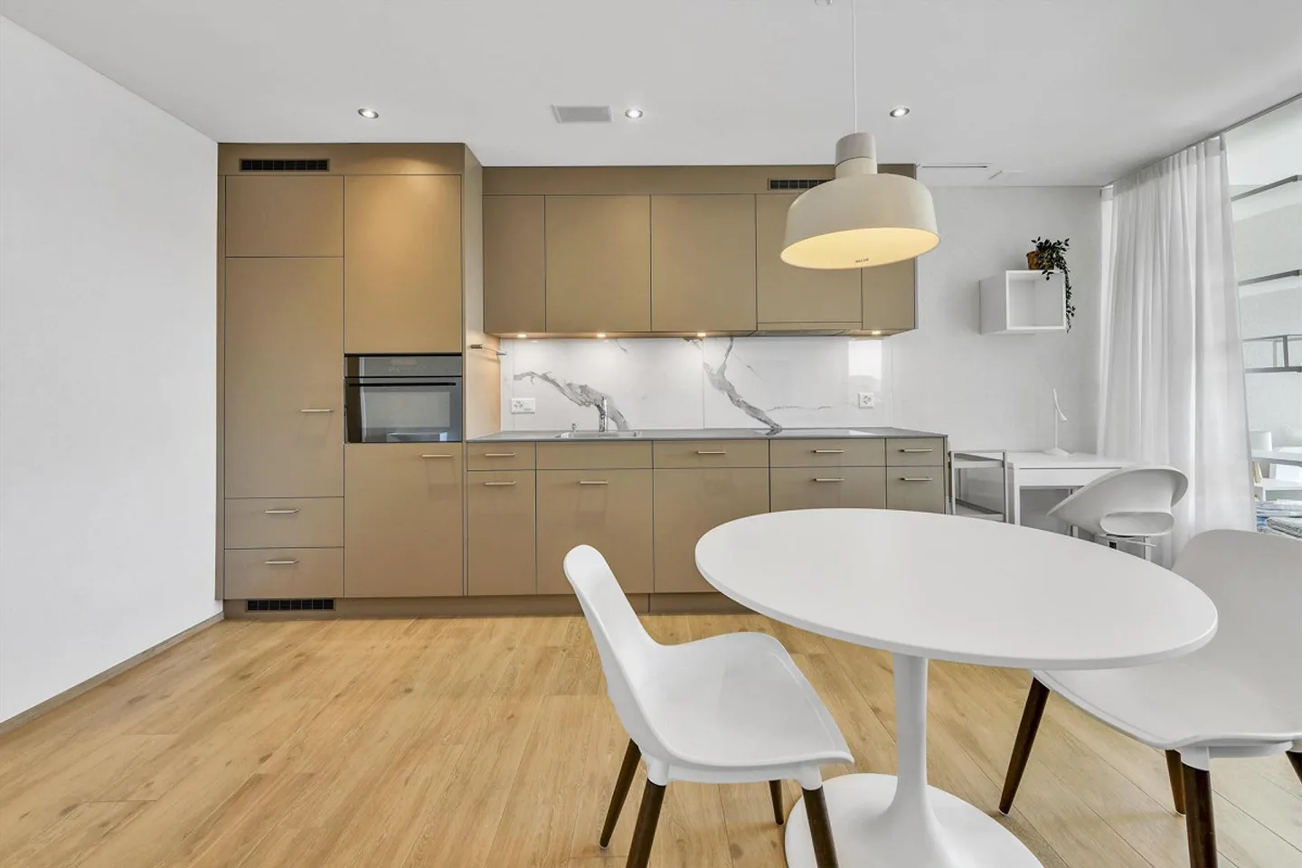 Modernes Apartment mit Loggia - Foto 2 von 7