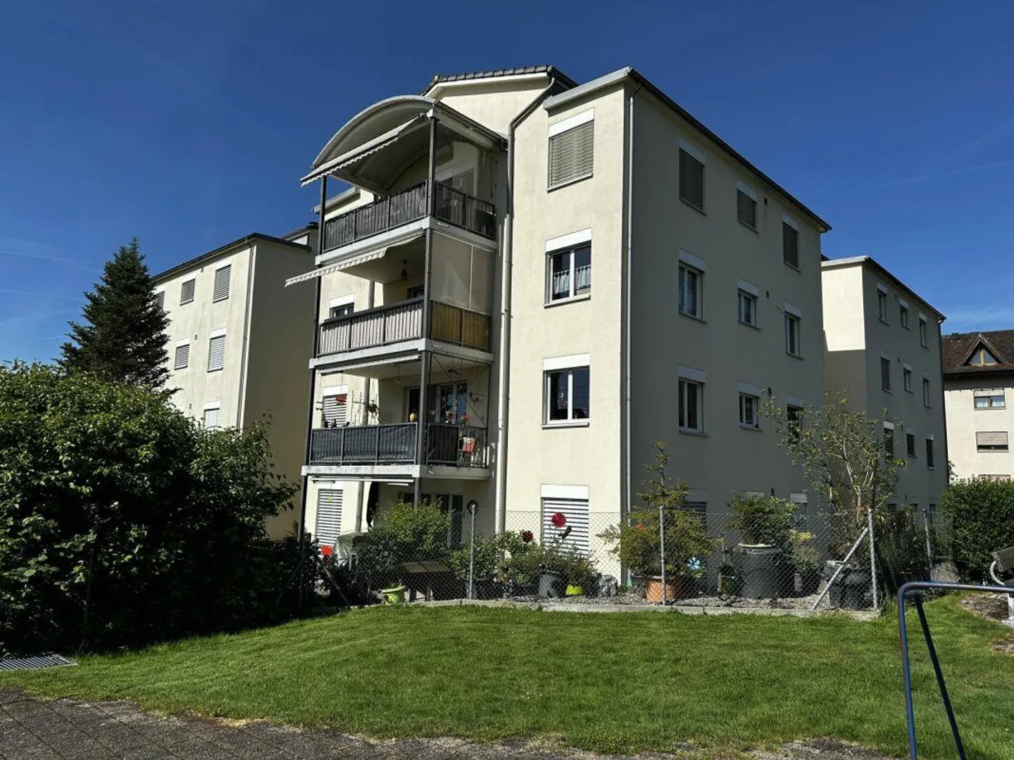 Modernized 4.5-room apartment with panoramic views - Photo 1 of 10