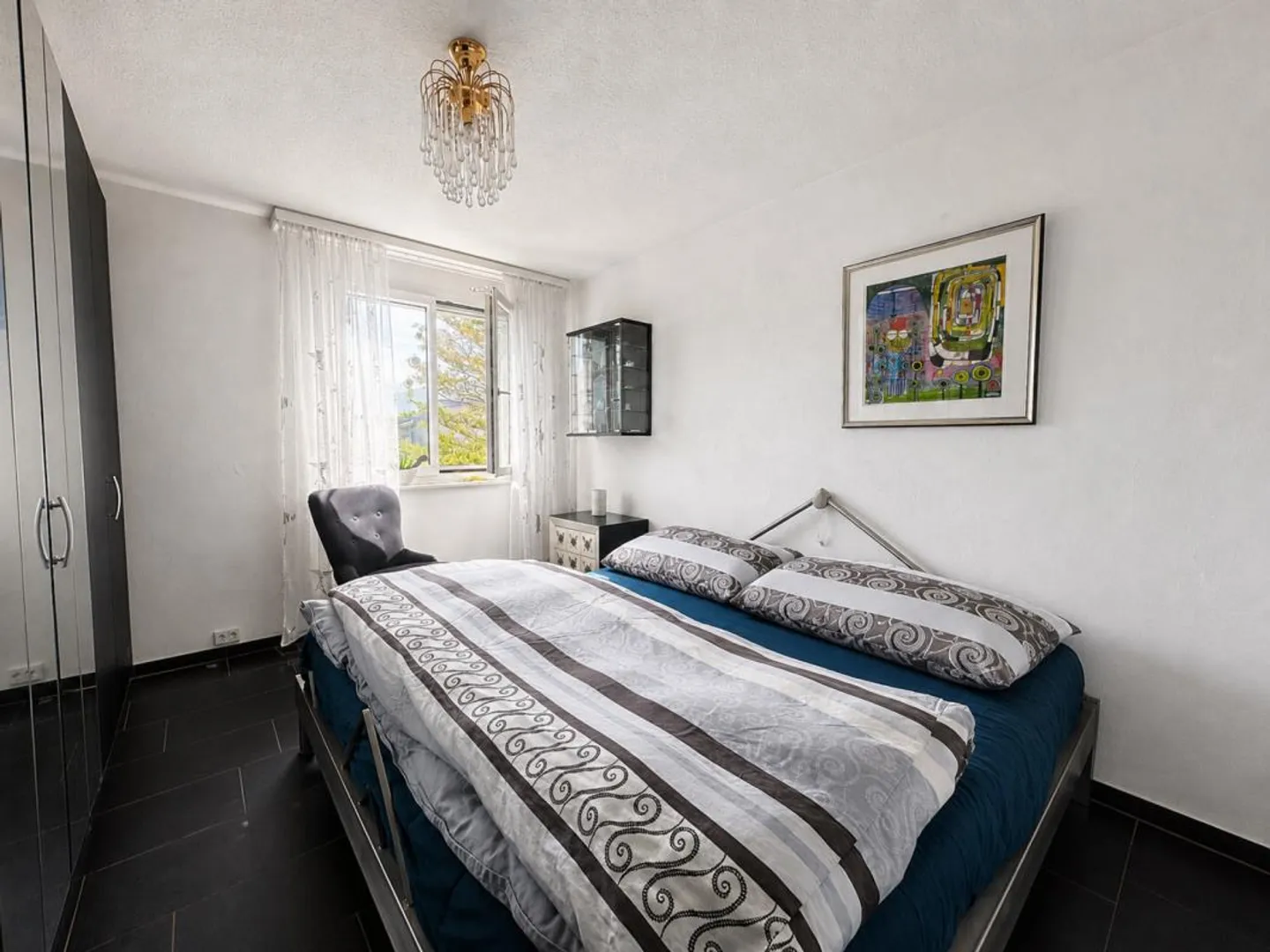 Modernized 4.5-room apartment with panoramic views - Photo 5 of 10