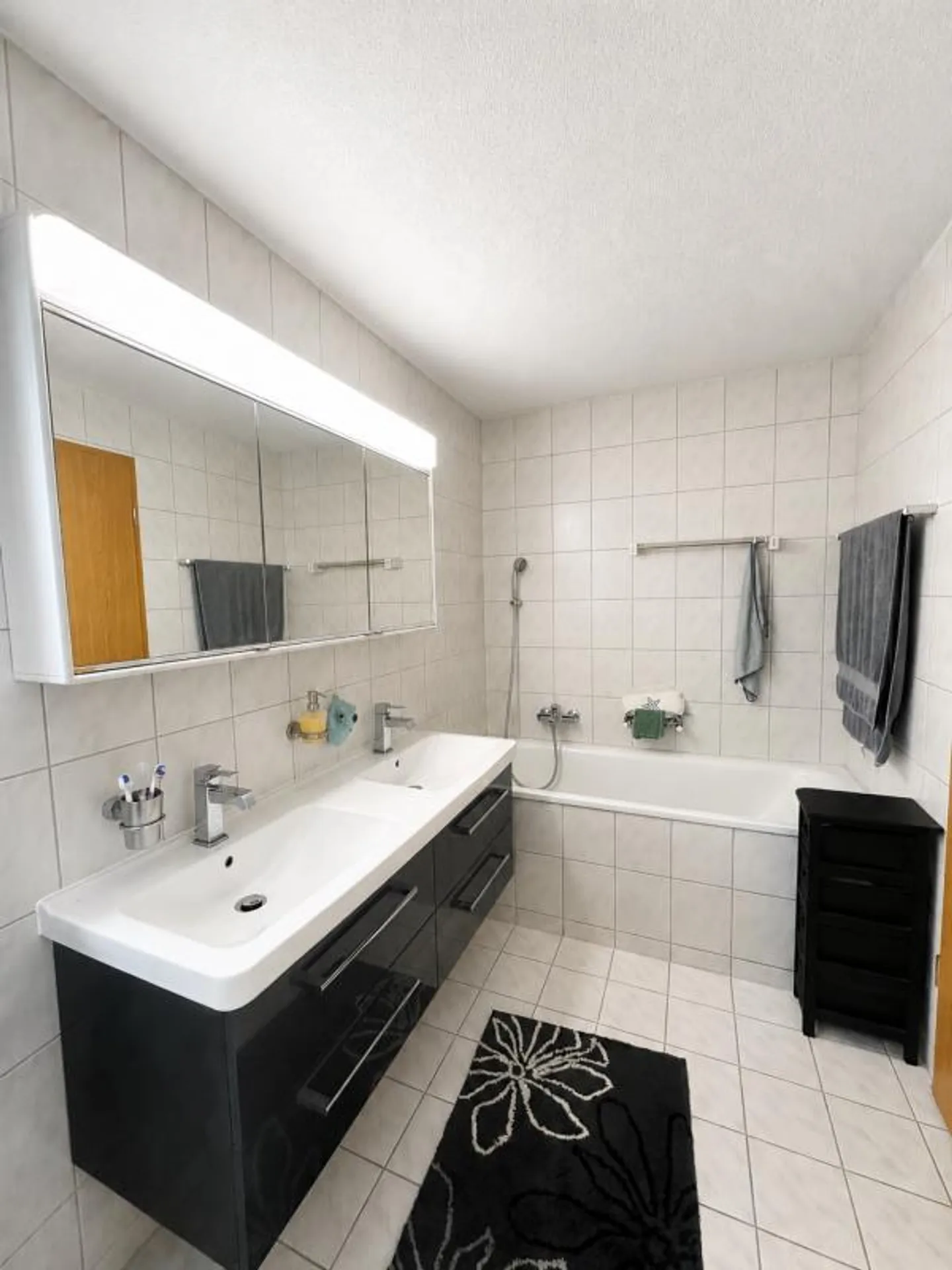 Modernized 4.5-room apartment with panoramic views - Photo 6 of 10