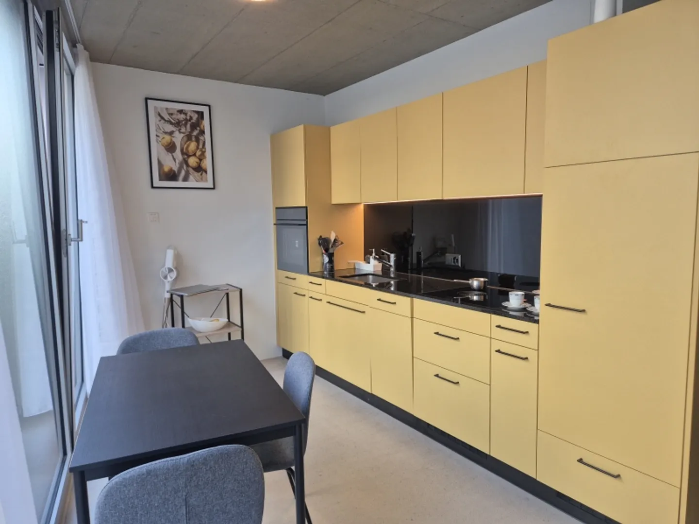 Centrally located and perfect for singles - Photo 1 of 7