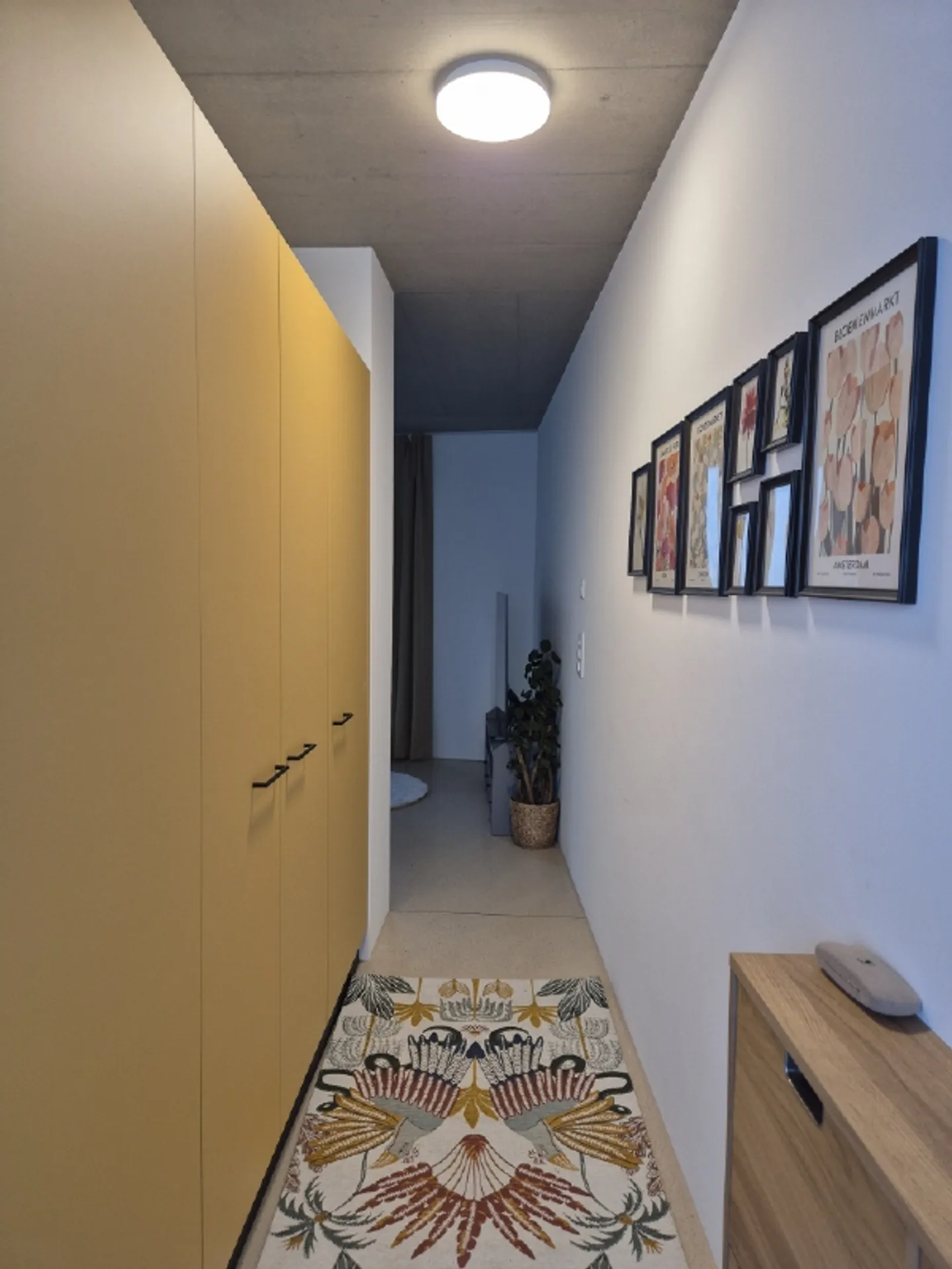 Centrally located and perfect for singles - Photo 2 of 7