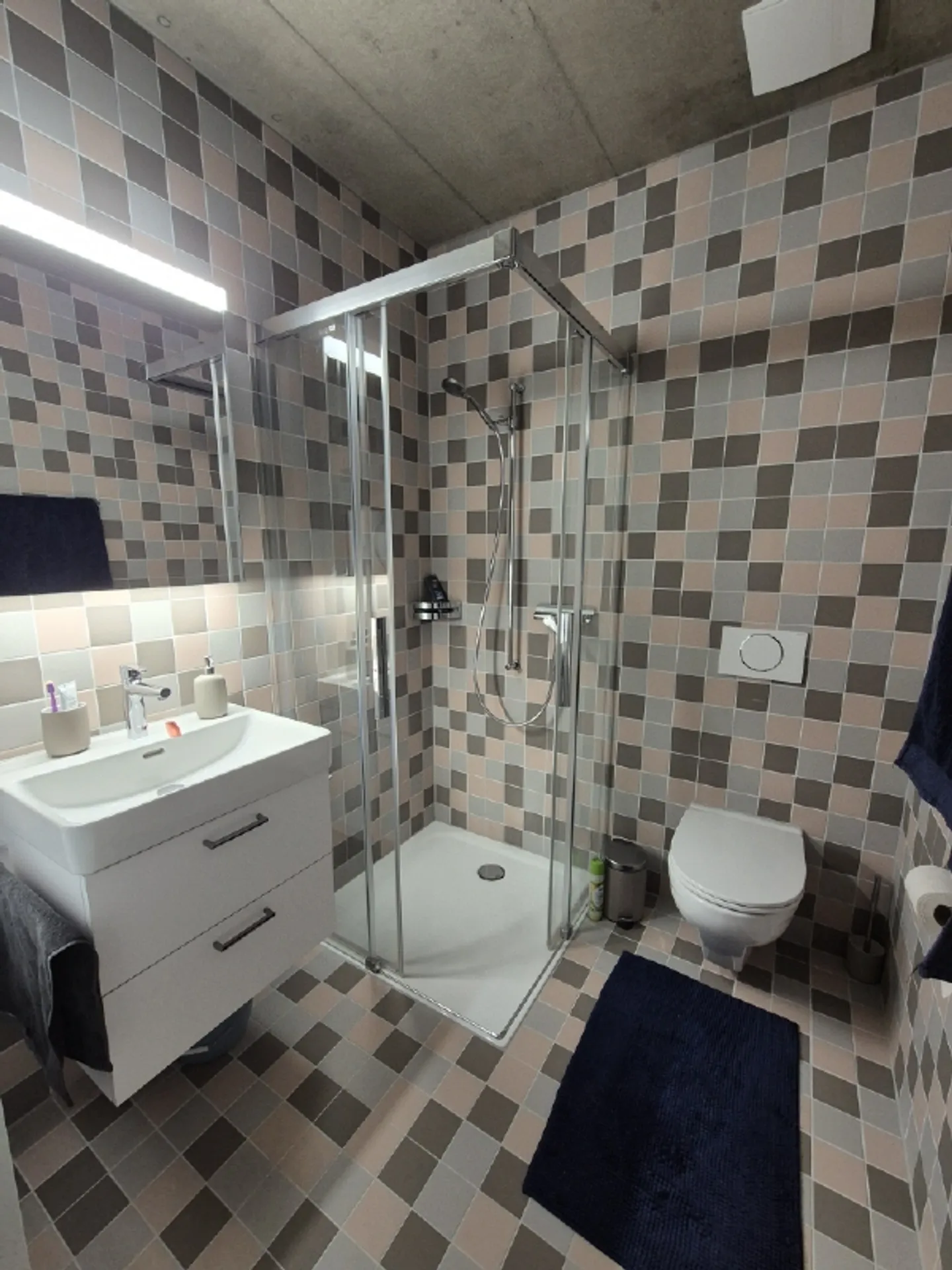 Centrally located and perfect for singles - Photo 4 of 7