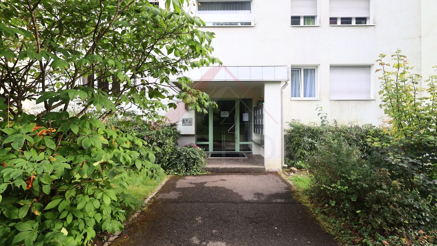 Well-maintained 4.5-room ground floor apartment with garden seating area in Ittigen - Photo 1 of 19