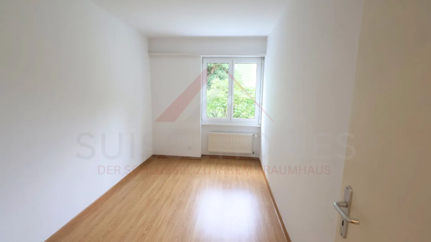 Well-maintained 4.5-room ground floor apartment with garden seating area in Ittigen - Photo 7 of 19