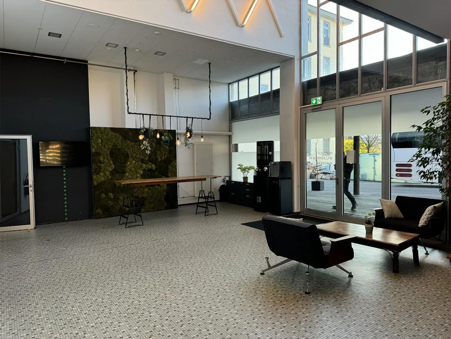 Kreativer Freiraum im Kunzareal – kleines Büro mit grossem Potenzial - Foto 1 di 5