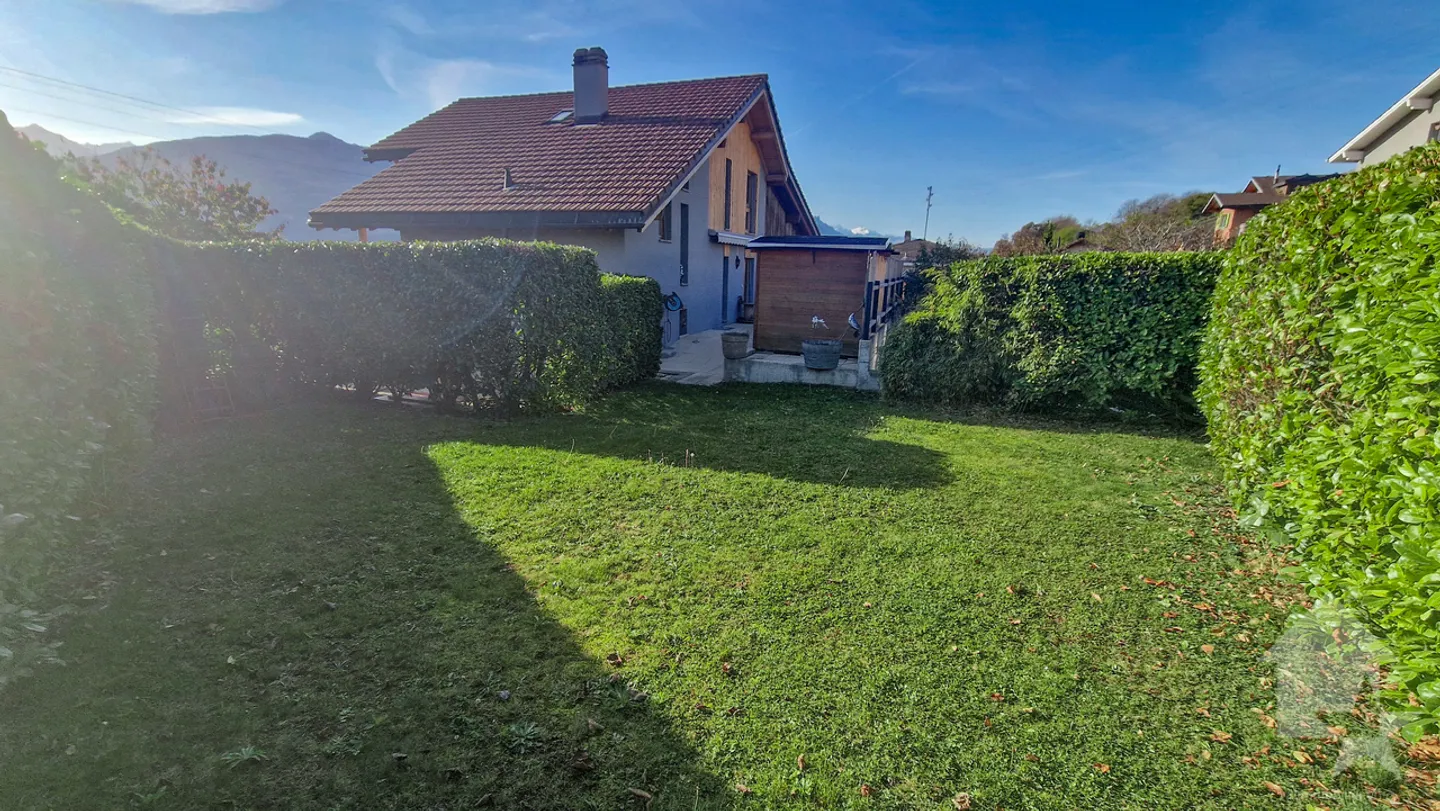 Spaziosa villa a schiera, bella vista, soleggiata e tranquilla - Foto 3 di 30