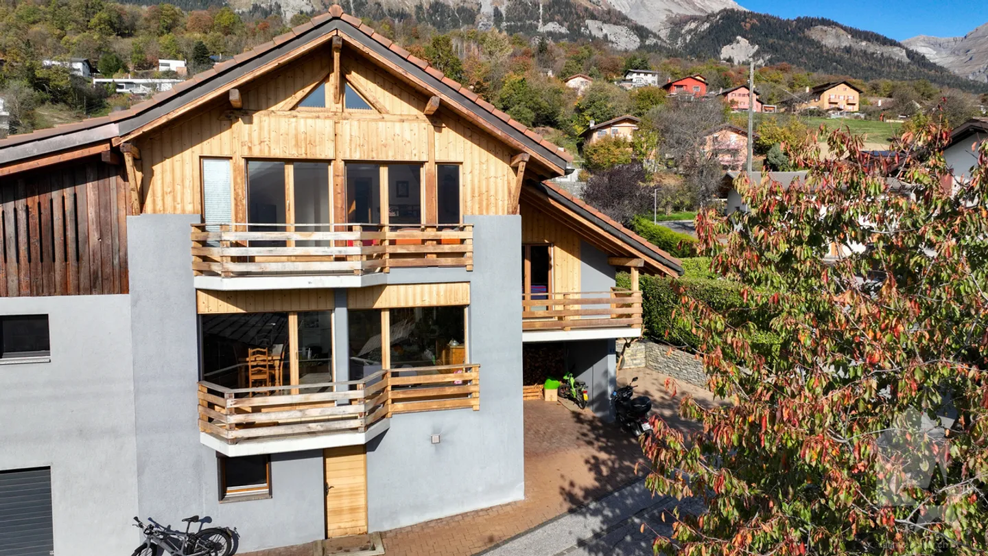 Spaziosa villa a schiera, bella vista, soleggiata e tranquilla - Foto 4 di 30