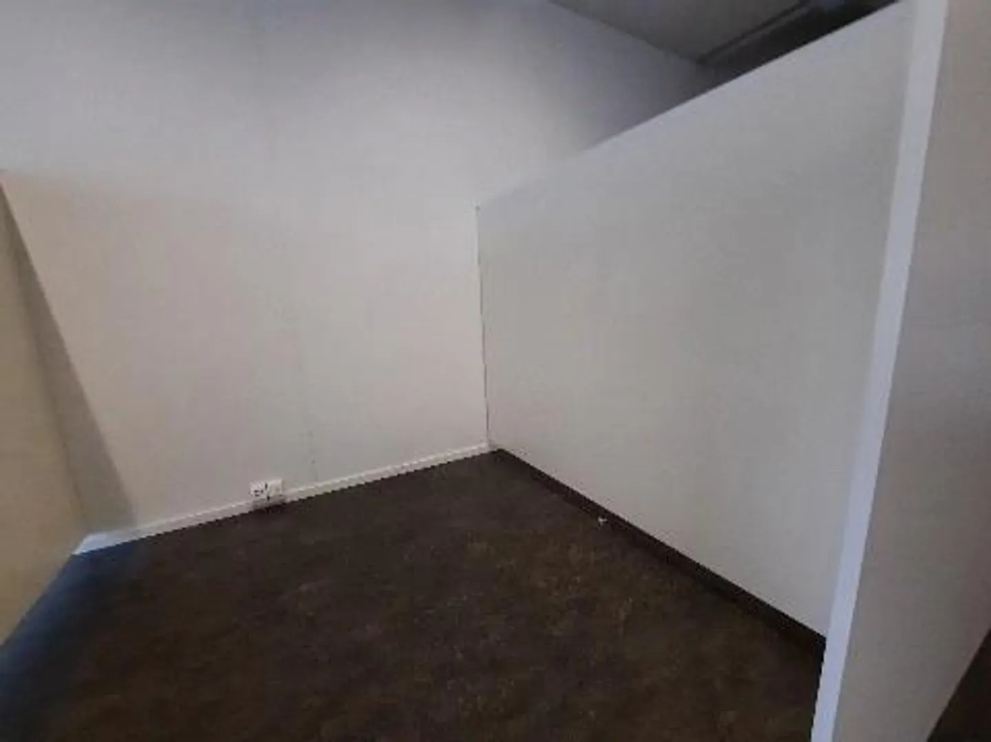 Kreativer Freiraum im Kunzareal – kleines Büro mit grossem Potenzial - Foto 5 di 5
