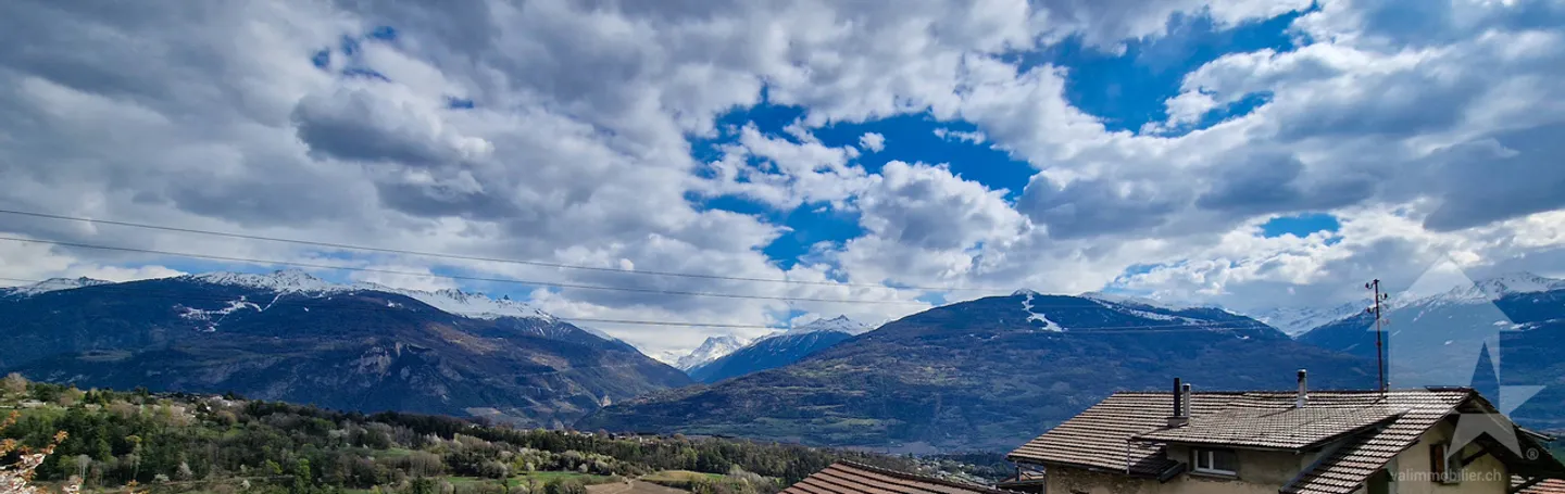 Spaziosa villa a schiera, bella vista, soleggiata e tranquilla - Foto 2 di 30