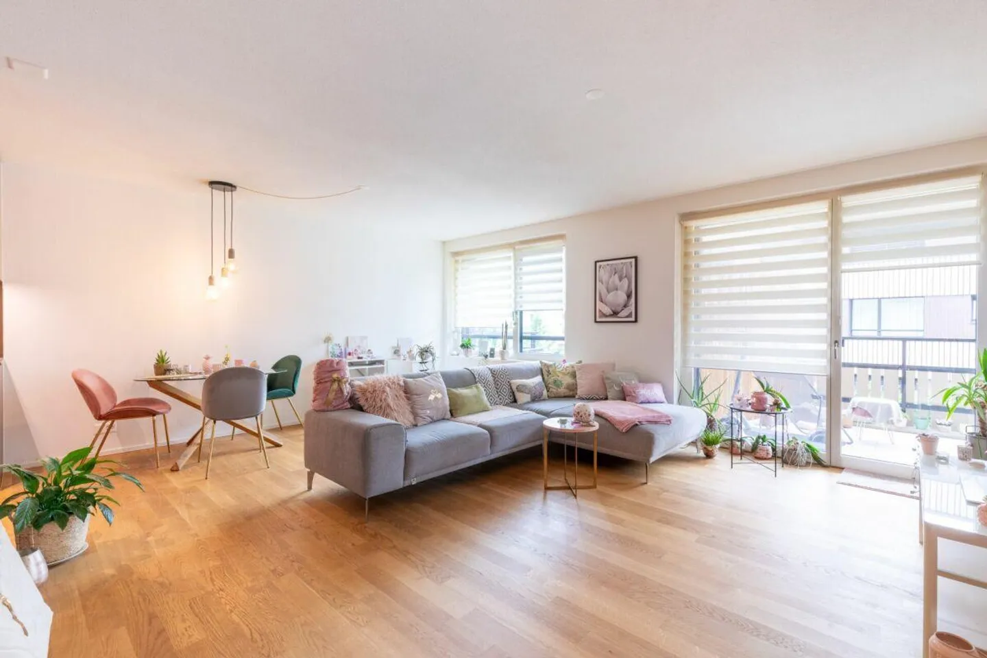 Modern apartment with high-quality finish - Photo 1 of 8