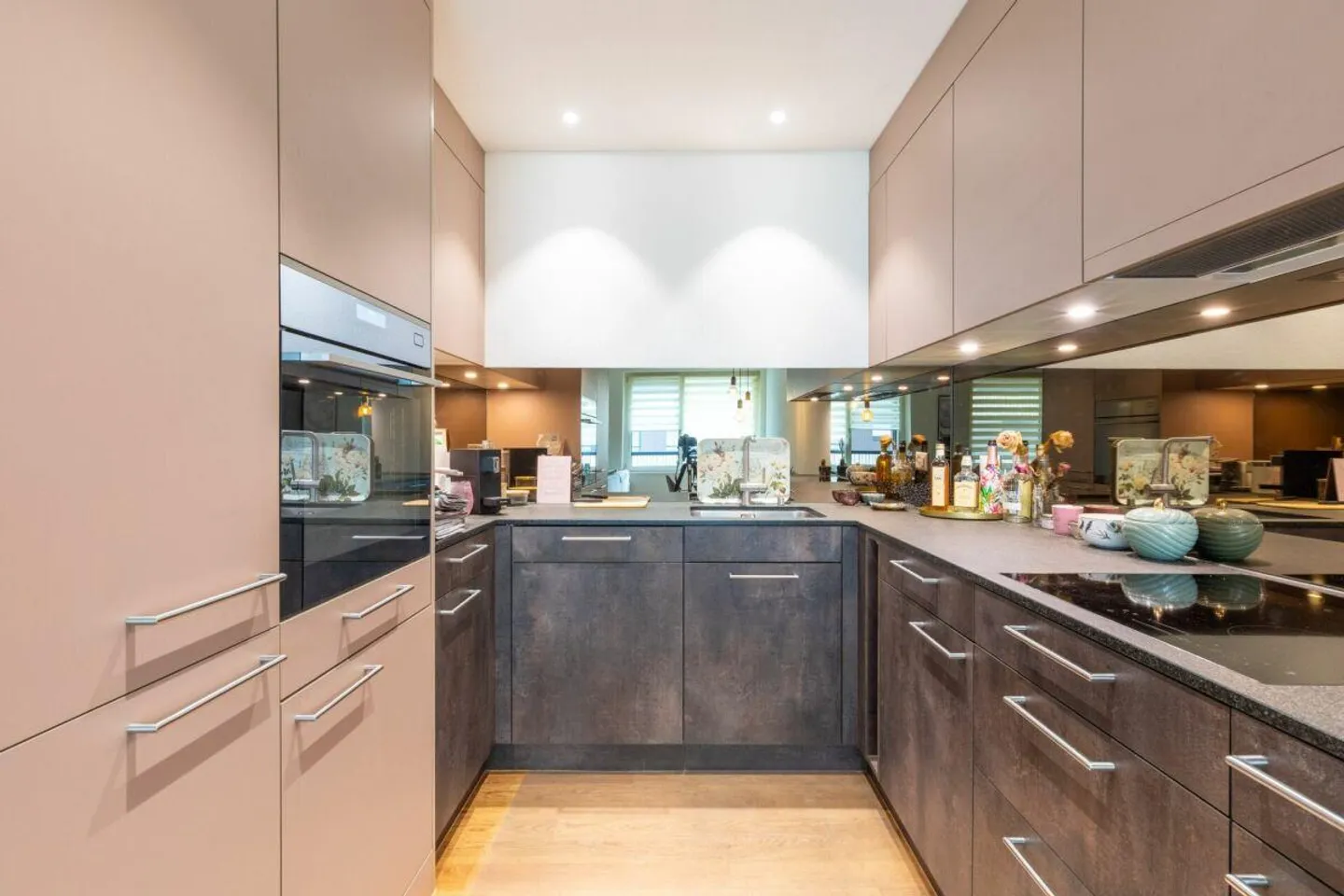 Modern apartment with high-quality finish - Photo 3 of 8