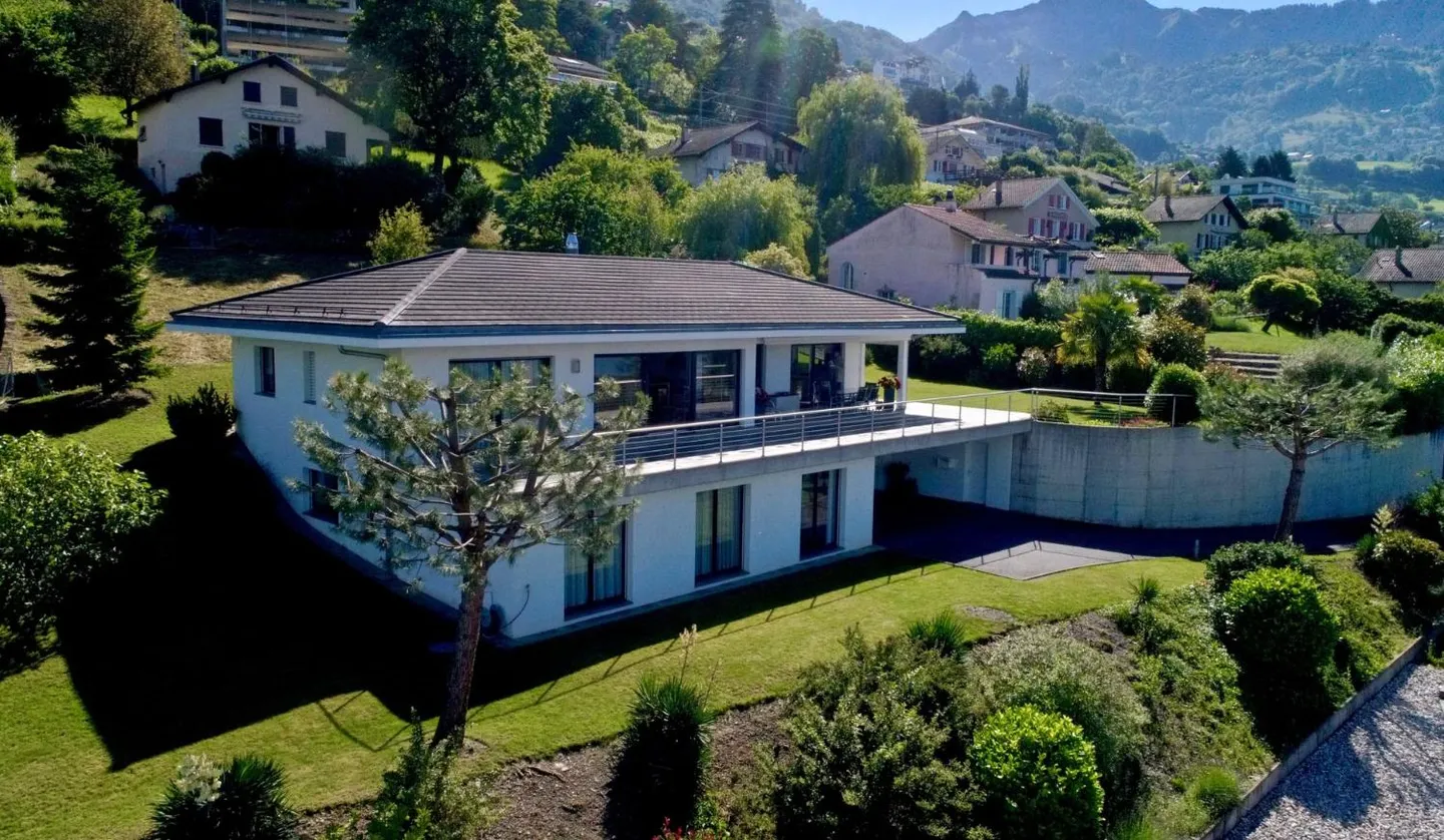 Villa contemporanea con vista lago - Foto 2 di 13