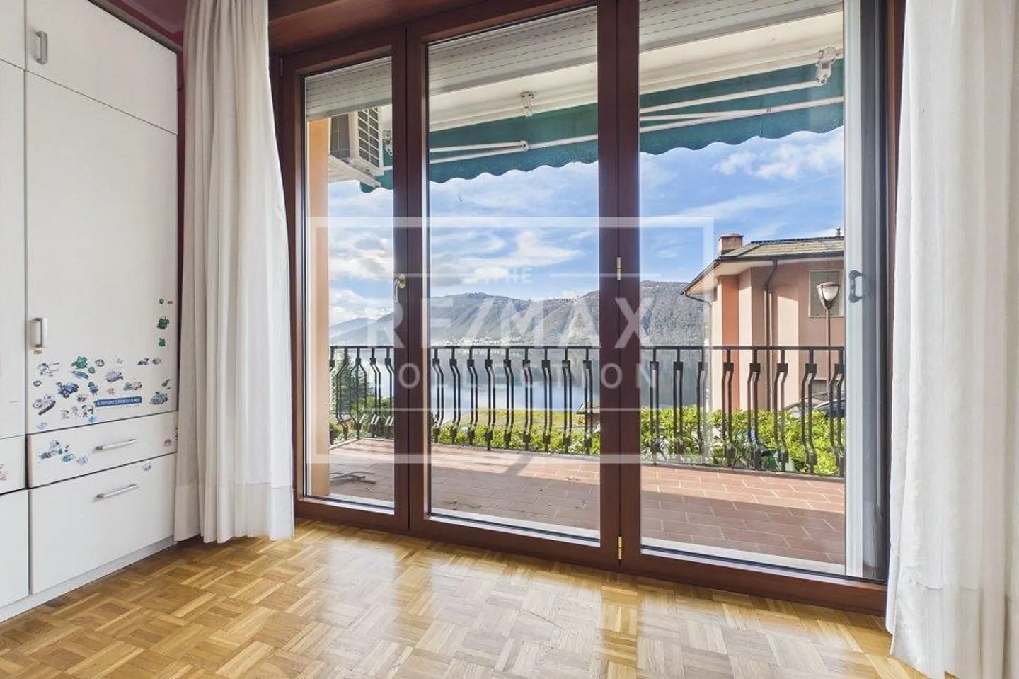 Refined apartment with stunning views of Lake Lugano - Photo 10 of 13