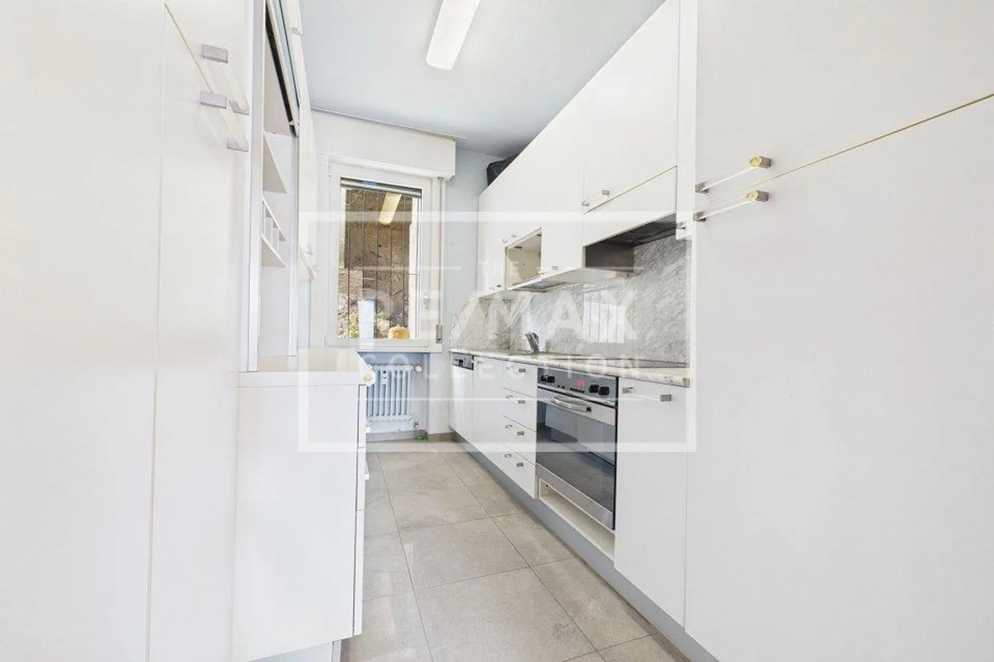 Refined apartment with stunning views of Lake Lugano - Photo 12 of 13