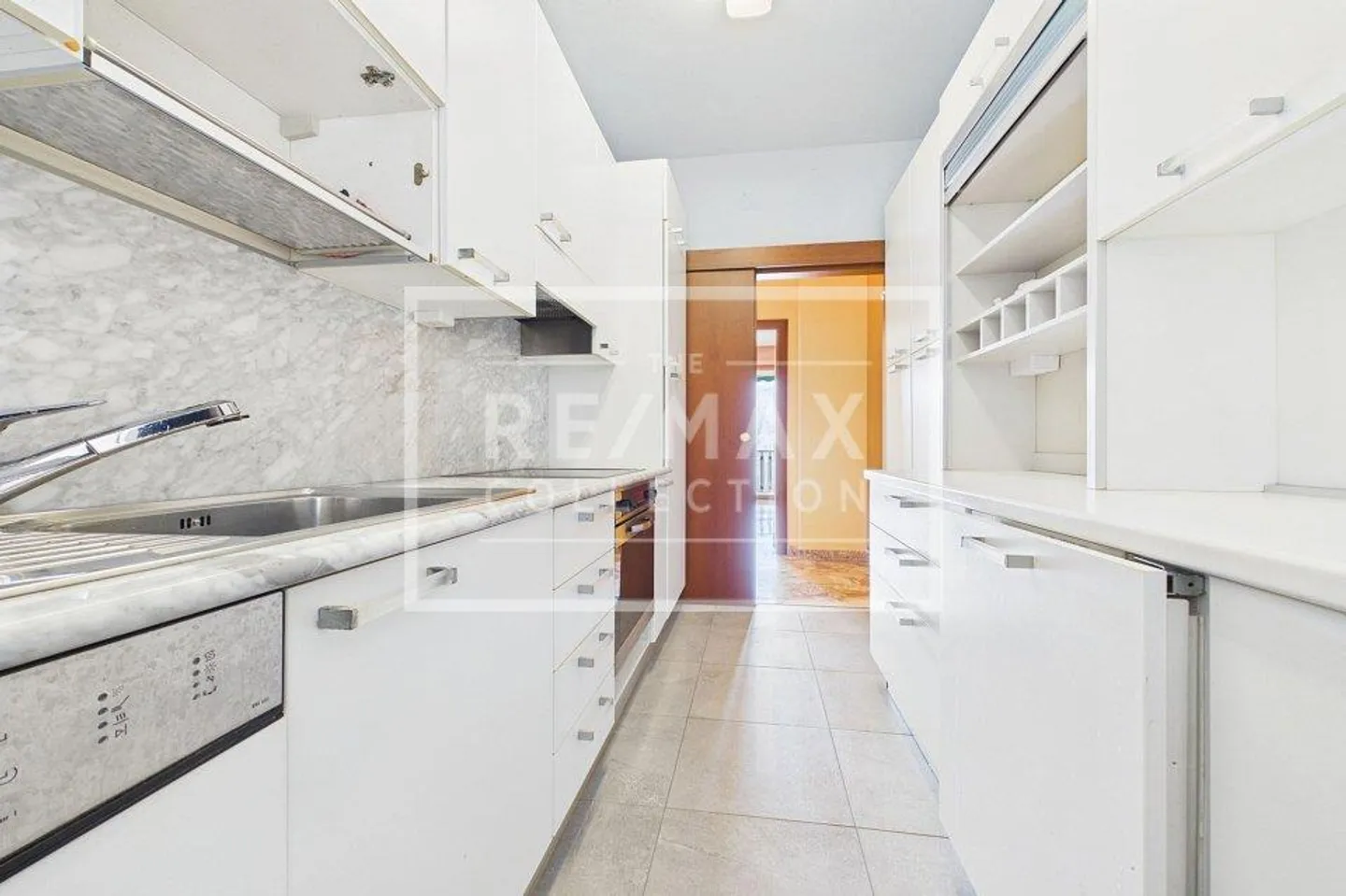 Refined apartment with stunning views of Lake Lugano - Photo 13 of 13