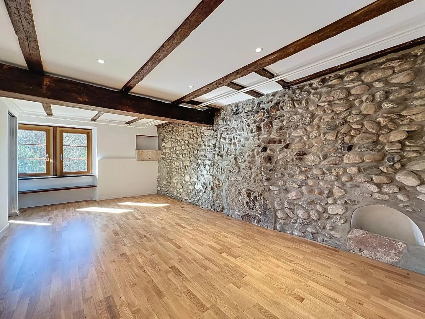 Charmant Appartement Rénové - Photo 1 sur 12