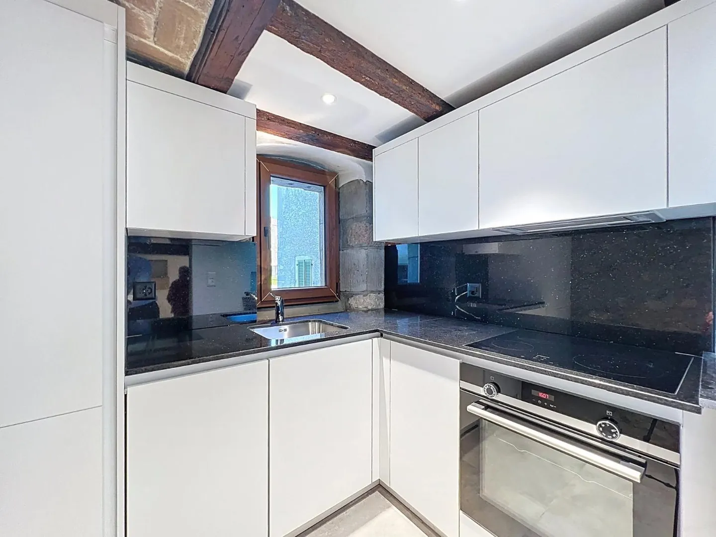 Charmant Appartement Rénové - Photo 3 sur 12