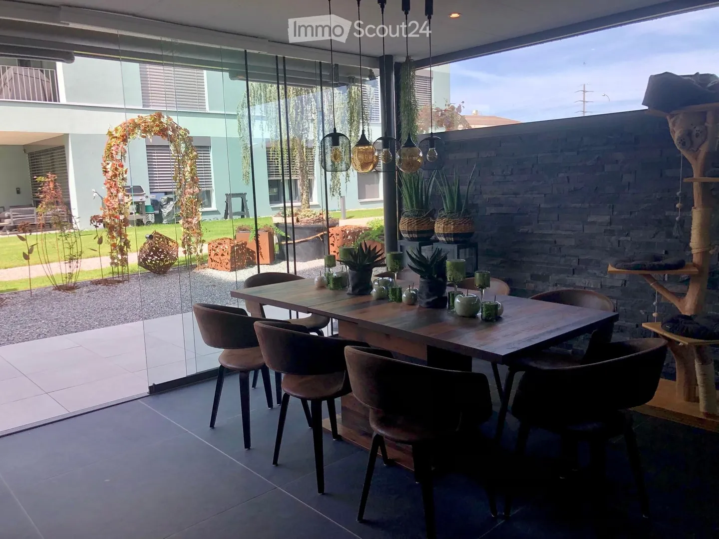 Appartement de 3 pièces avec véranda et jardin - Photo 3 sur 5