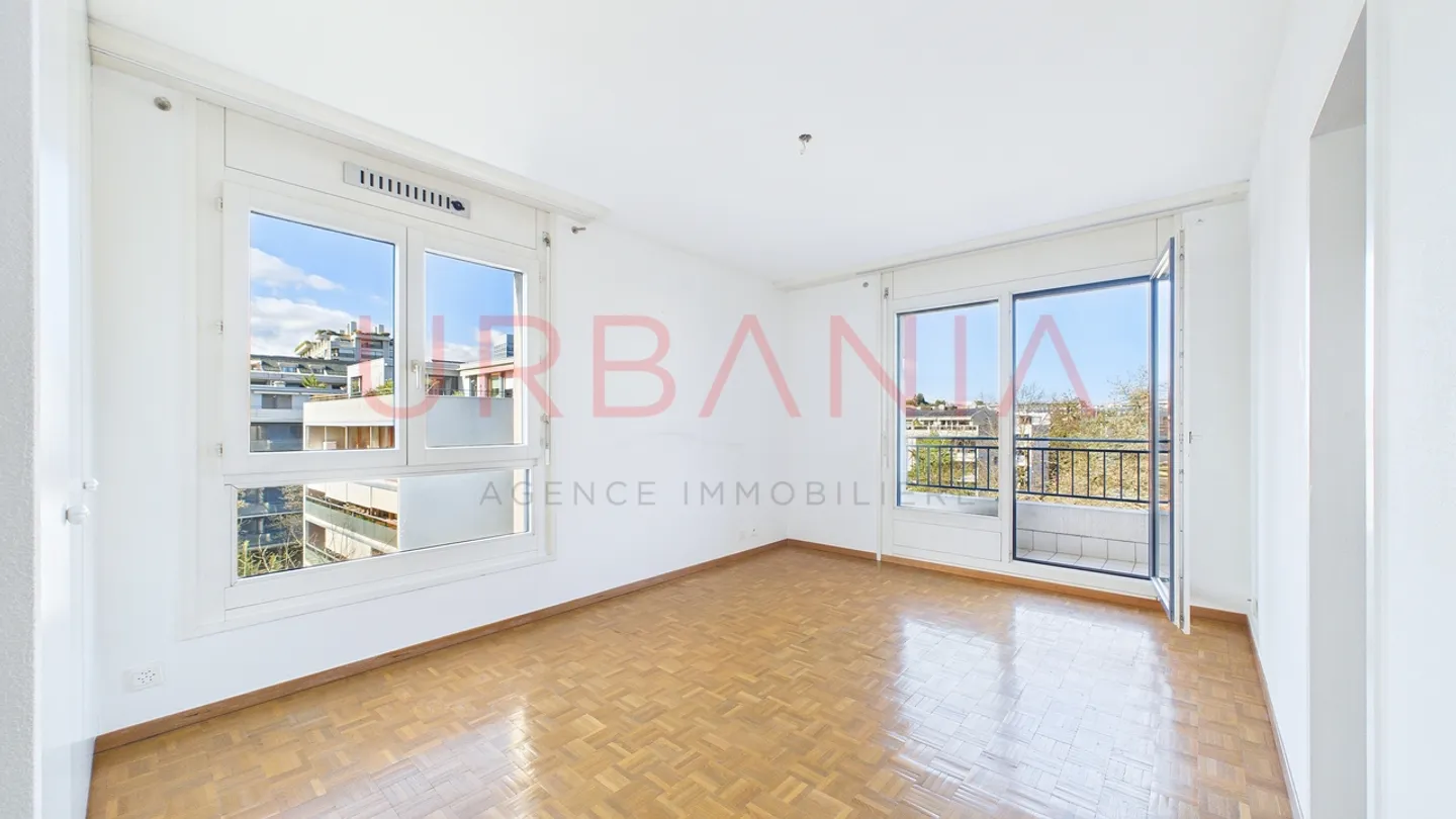 Superbo appartamento luminoso di 6 stanze con ascensore privato e balconi - Foto 6 di 10