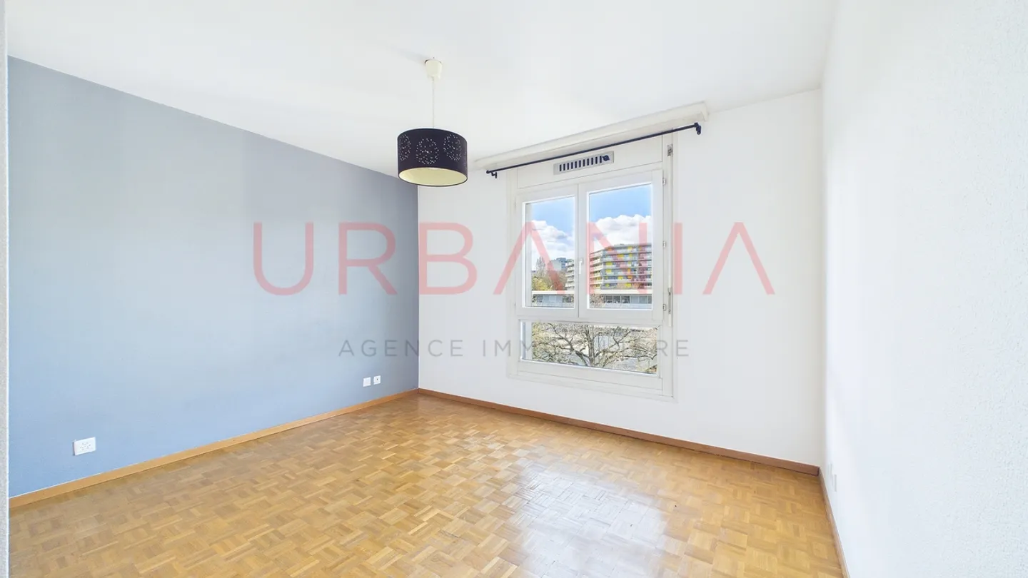 Superbo appartamento luminoso di 6 stanze con ascensore privato e balconi - Foto 7 di 10