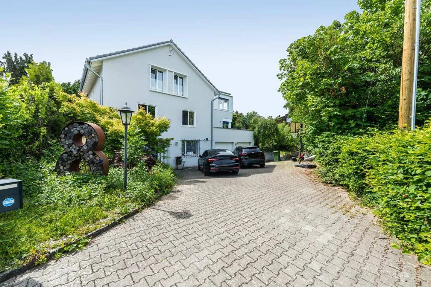 Geräumiges Familienhaus mit Garten - Foto 1 von 15