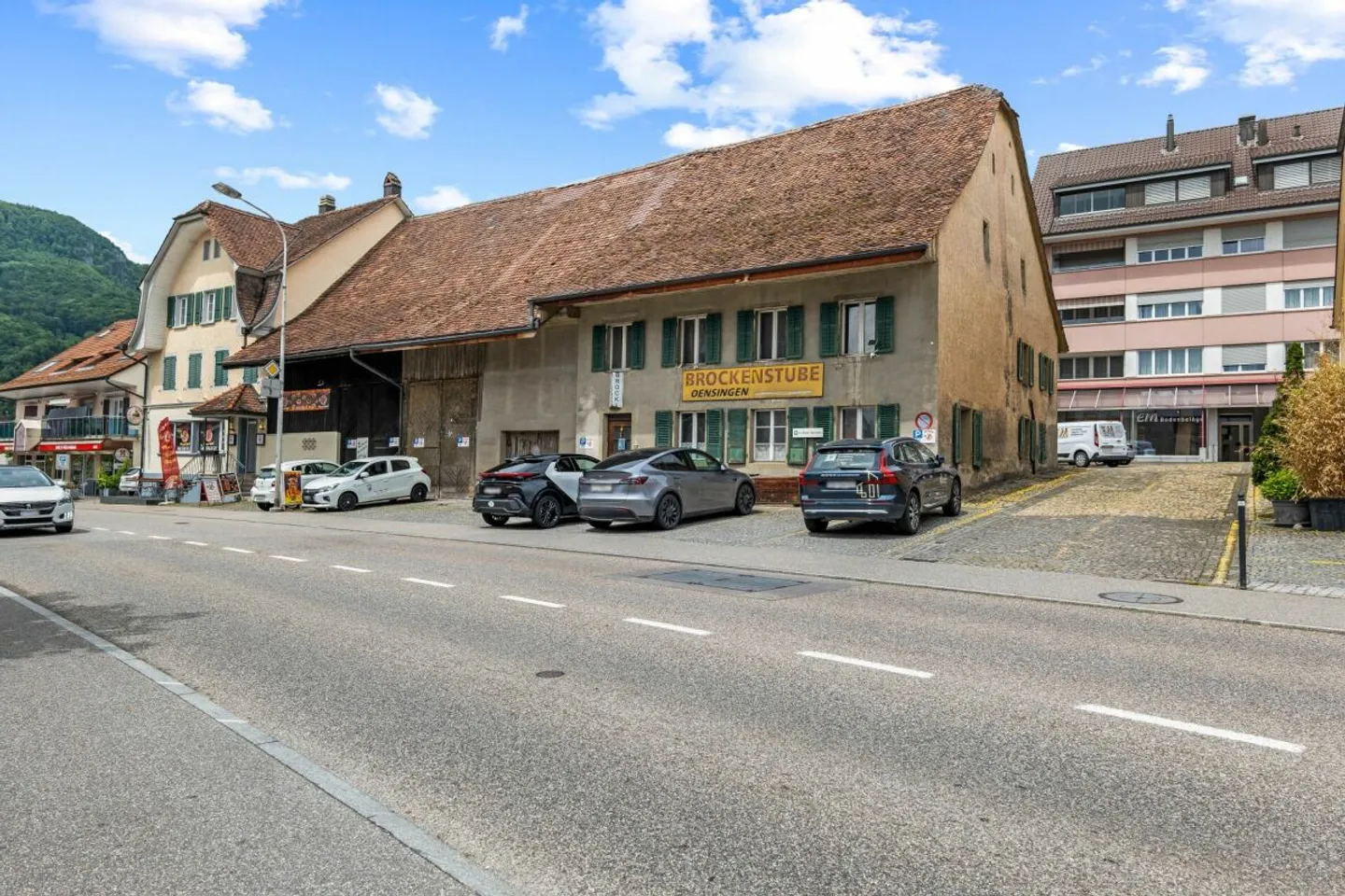 Attractive property with development potential in the heart of Oensingen - Photo 1 of 10