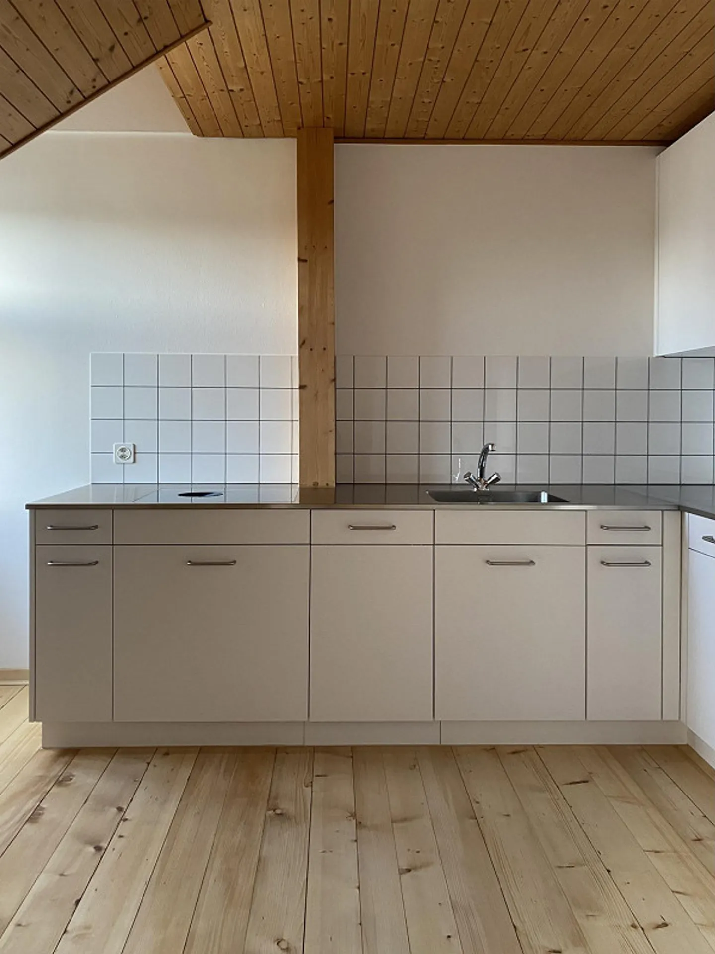 appartement sous les combles récemment rénové dans le vert - Photo 4 sur 11