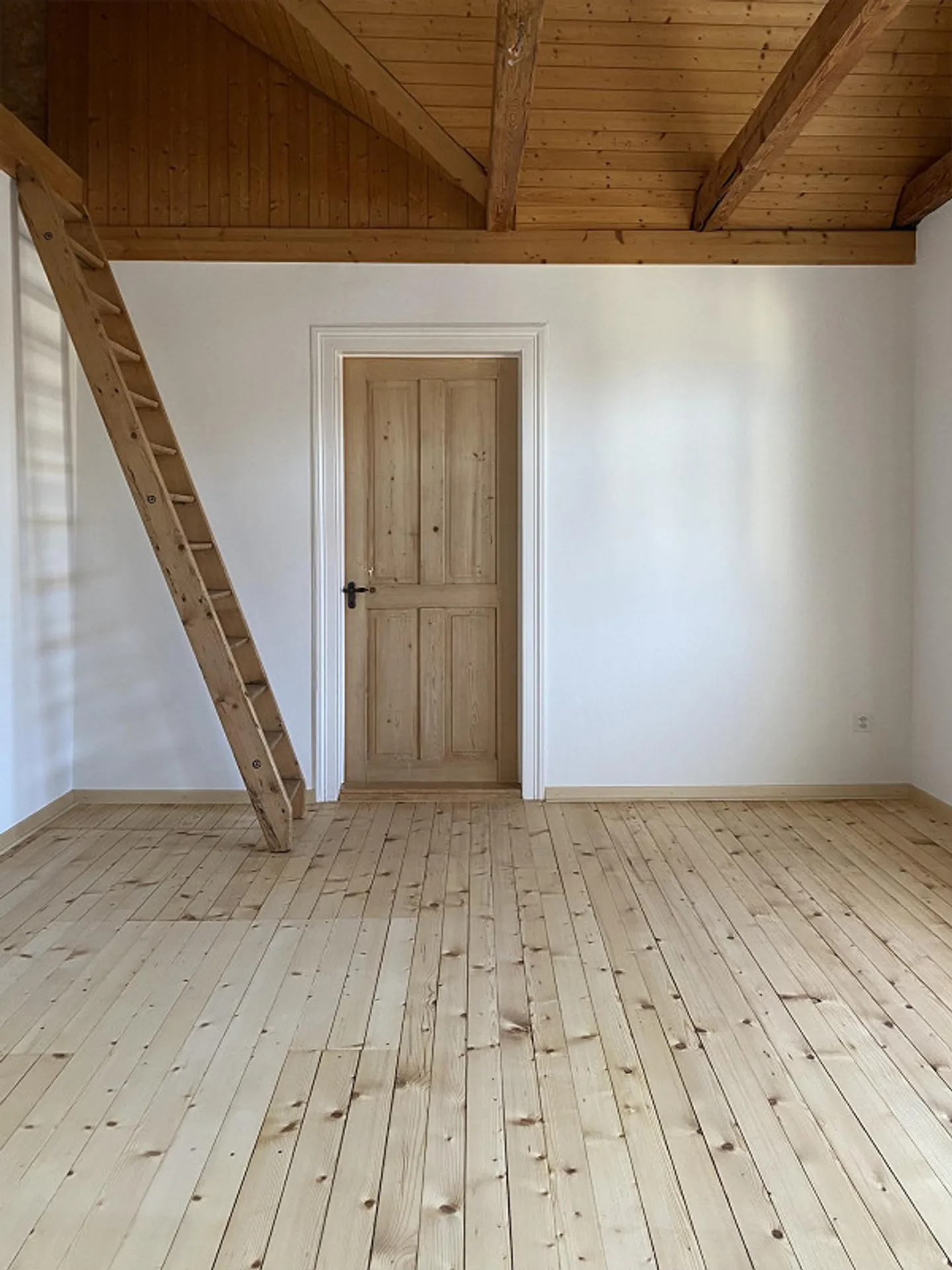 appartement sous les combles récemment rénové dans le vert - Photo 5 sur 11