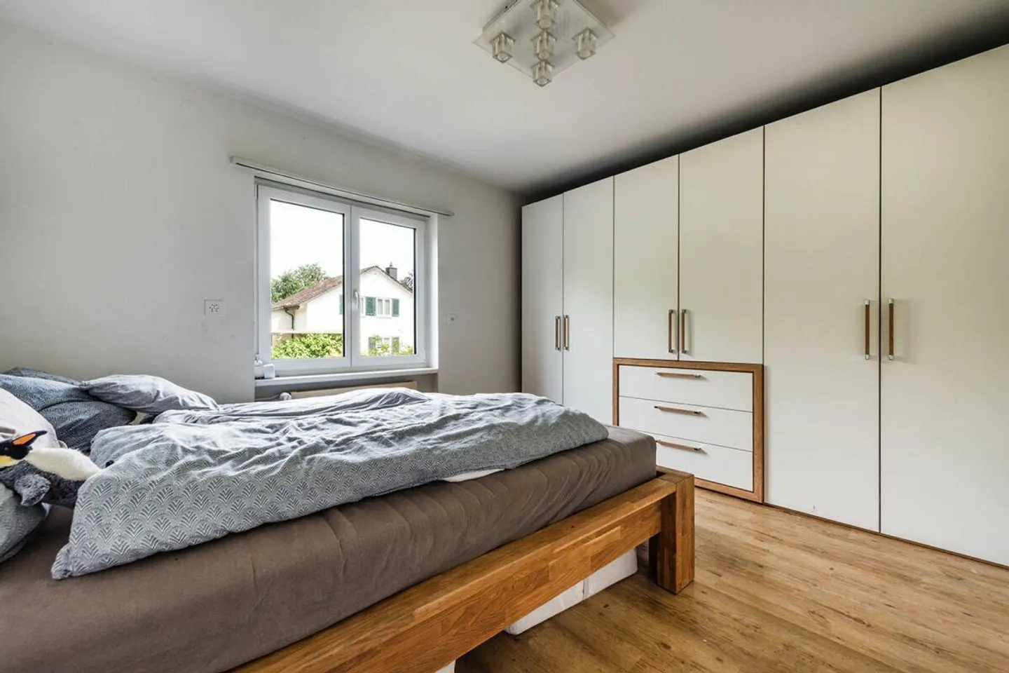 Geräumiges Familienhaus mit Garten - Foto 5 von 15