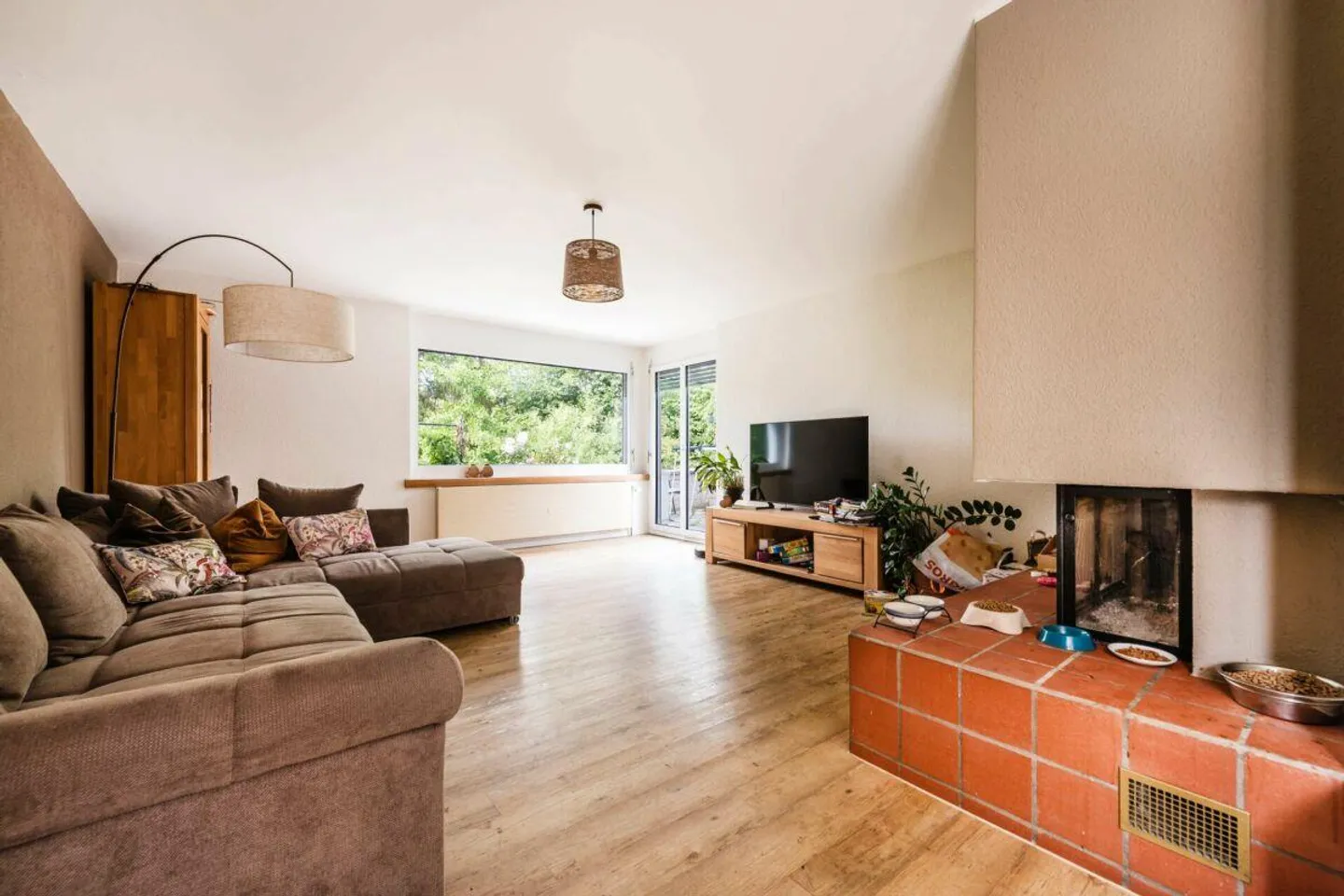 Geräumiges Familienhaus mit Garten - Foto 3 von 15