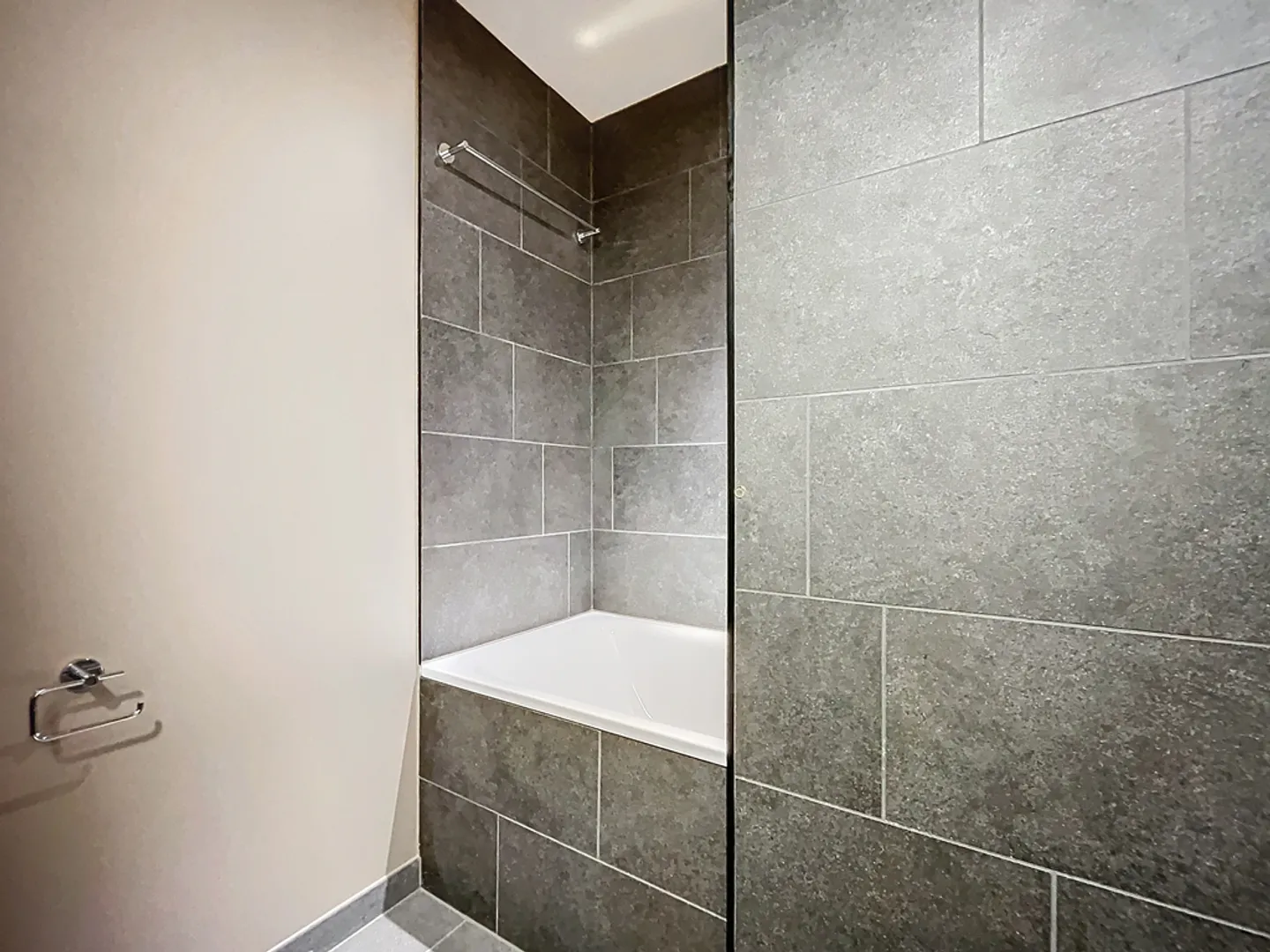 3.5 Room Apartment - Photo 9 of 9