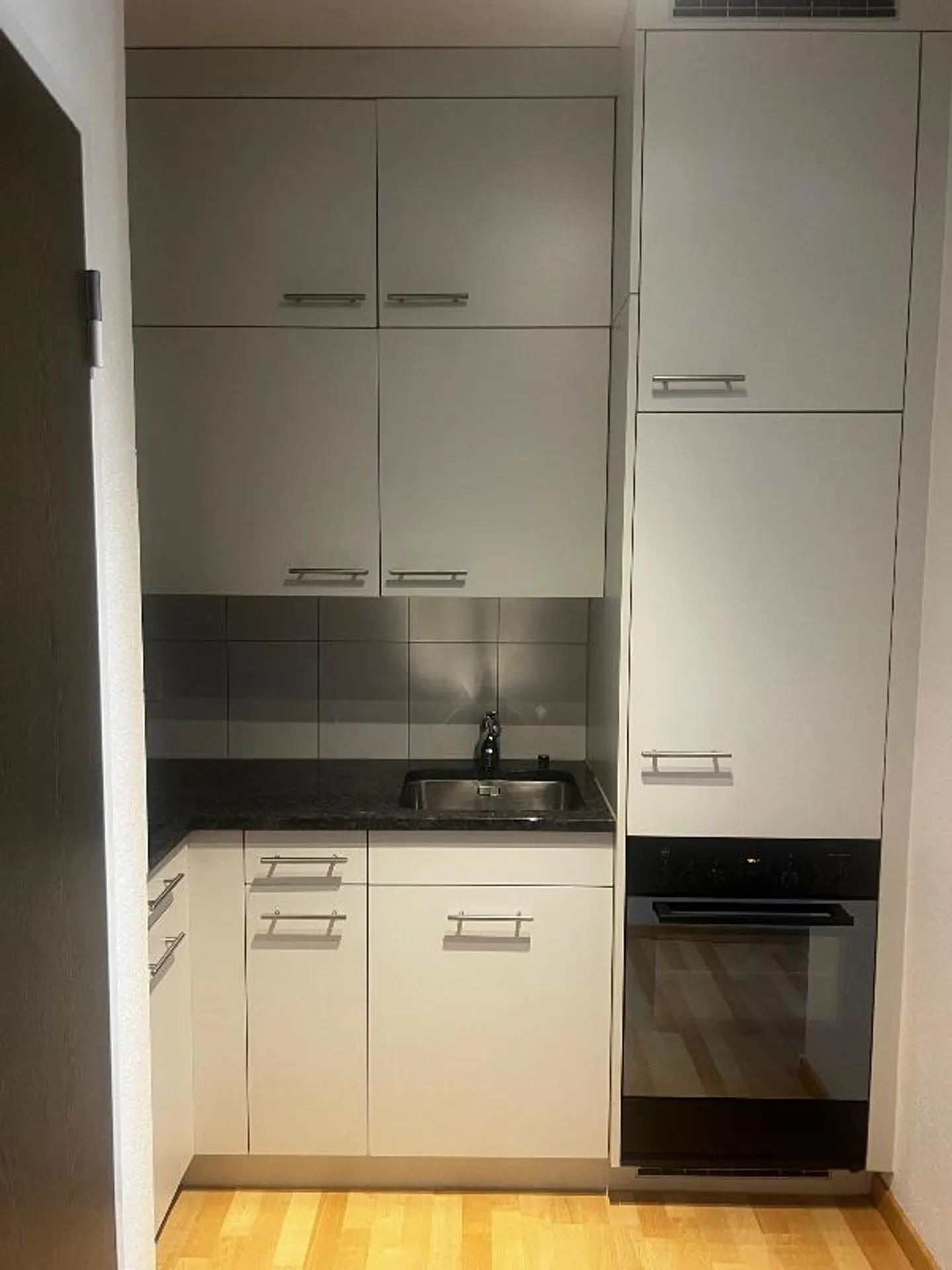 Beau studio en ville – transport public direct vers Zurich, Dietikon et Wohlen - Photo 3 sur 5