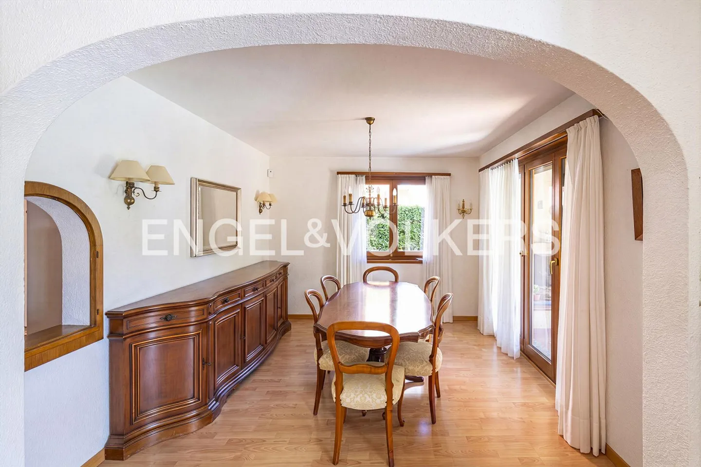 Oasi di tranquillità a Lamone: villa indipendente con piscina e giardini - Foto 4 di 13