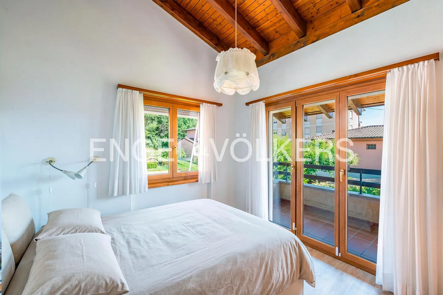 Oasi di tranquillità a Lamone: villa indipendente con piscina e giardini - Foto 7 di 13