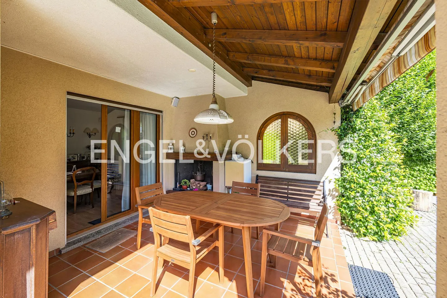 Oasi di tranquillità a Lamone: villa indipendente con piscina e giardini - Foto 2 di 13