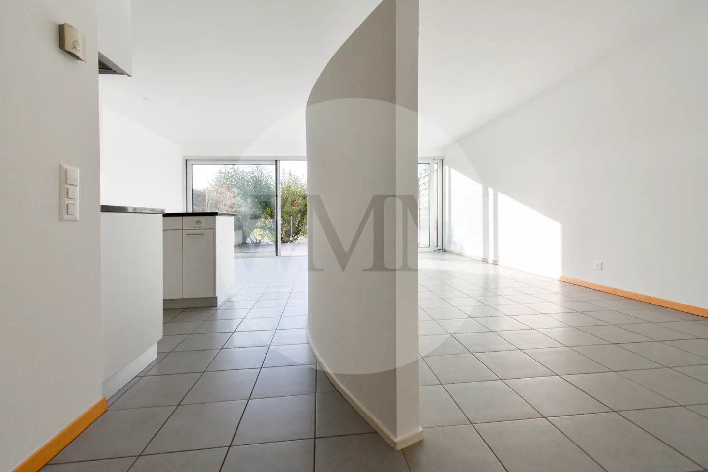 Appartamento moderno con una camera e grande terrazza - Foto 9 di 13