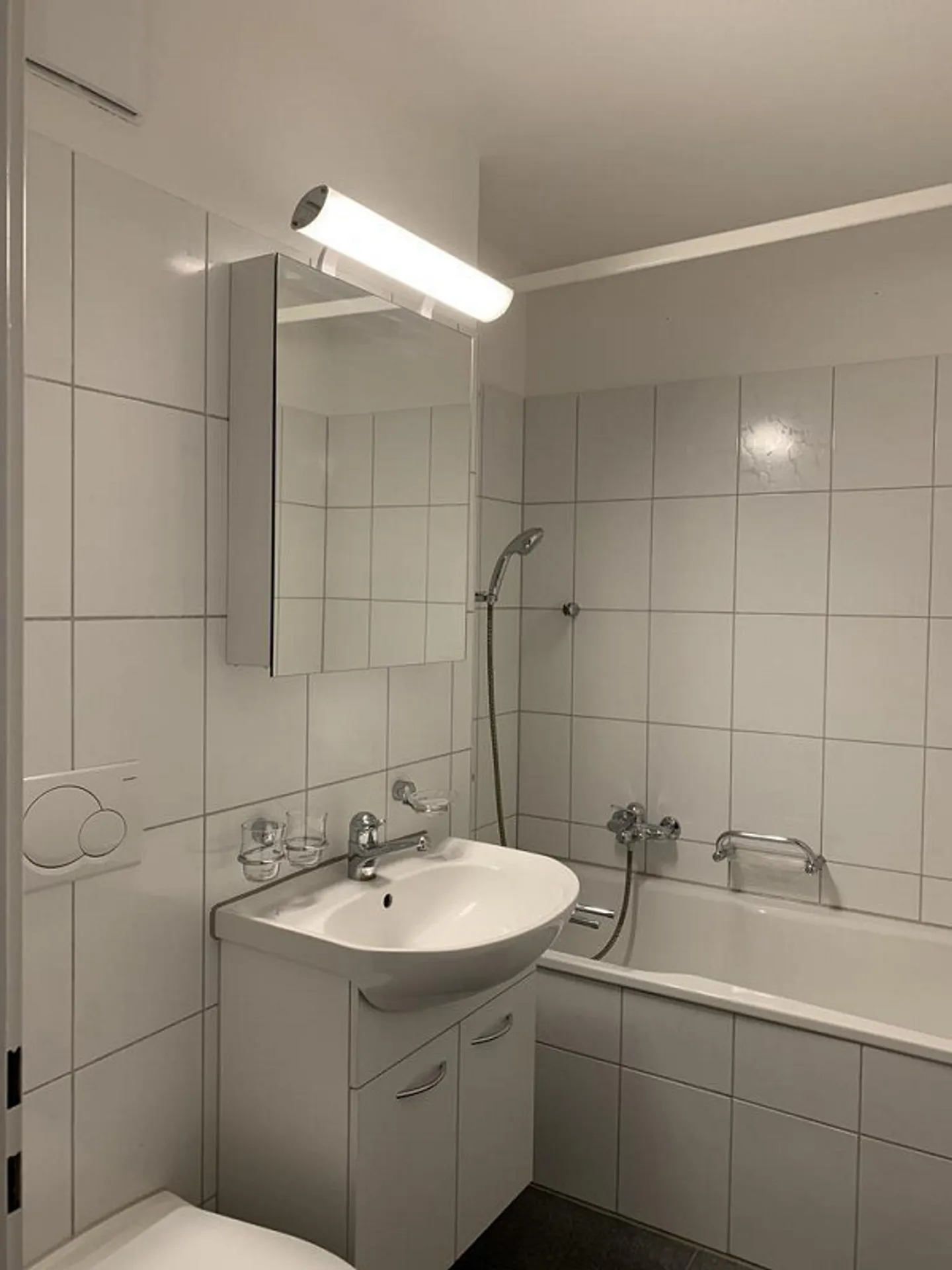 Modern, bright apartment in a central location - Photo 3 of 5