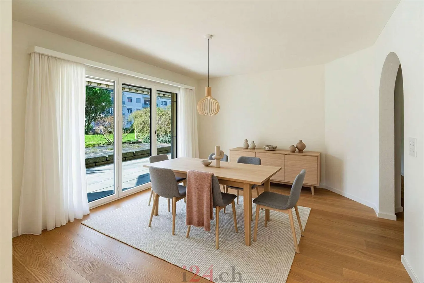 5.5 Zi-Erdgeschosswohnung an ruhiger Lage mit Terrasse und Balkon - Photo 4 of 14