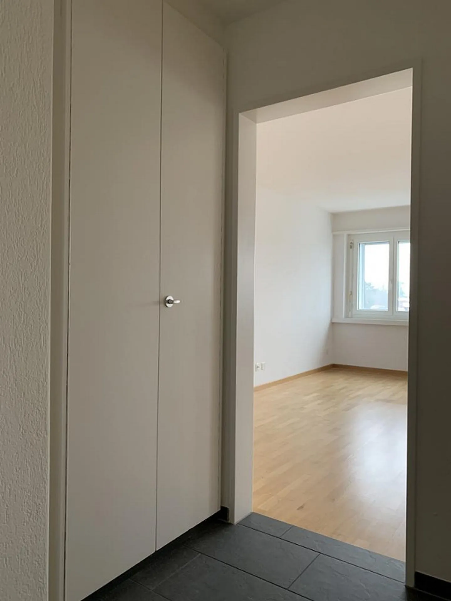 Modern, bright apartment in a central location - Photo 4 of 5