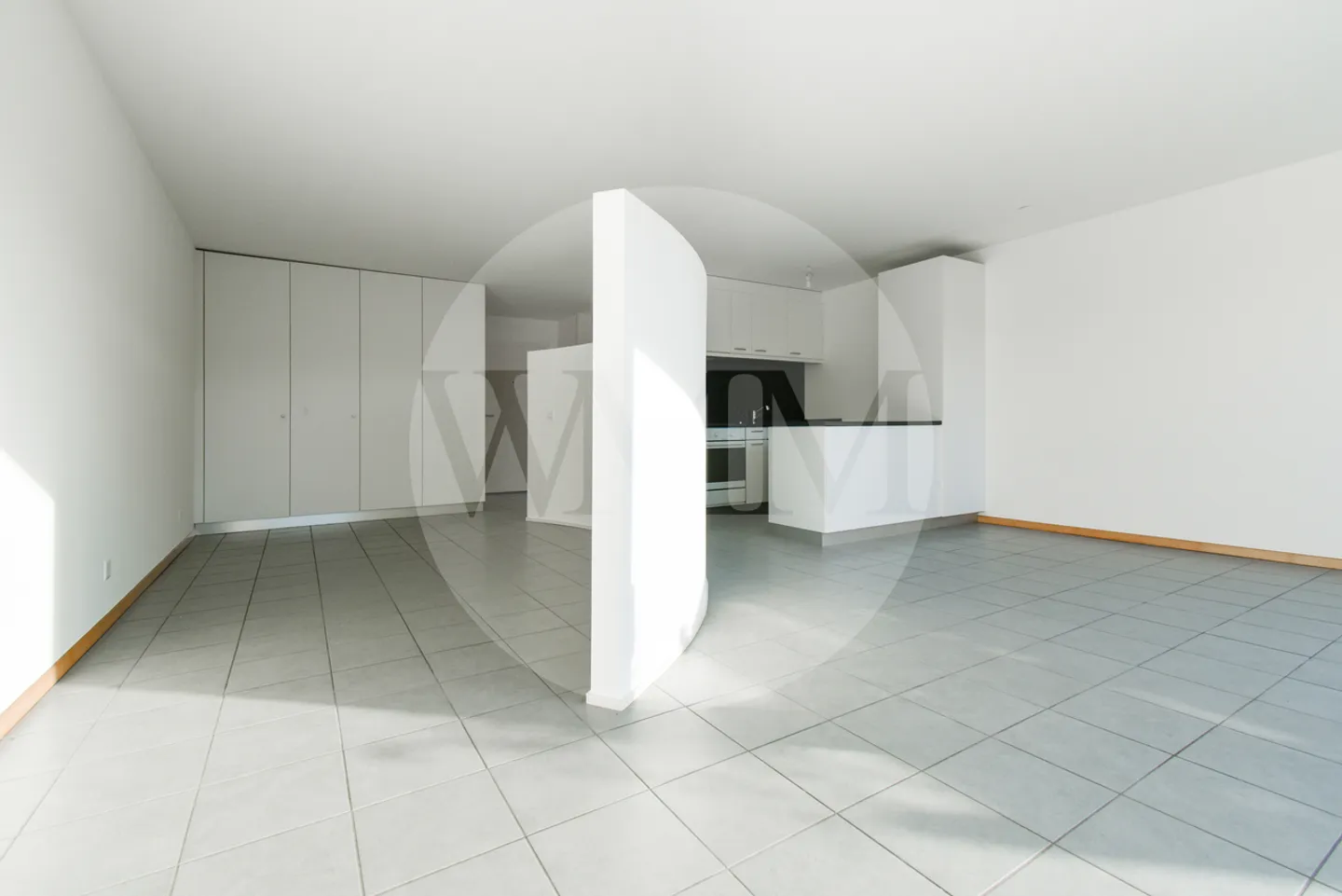 Appartamento moderno con una camera e grande terrazza - Foto 1 di 13