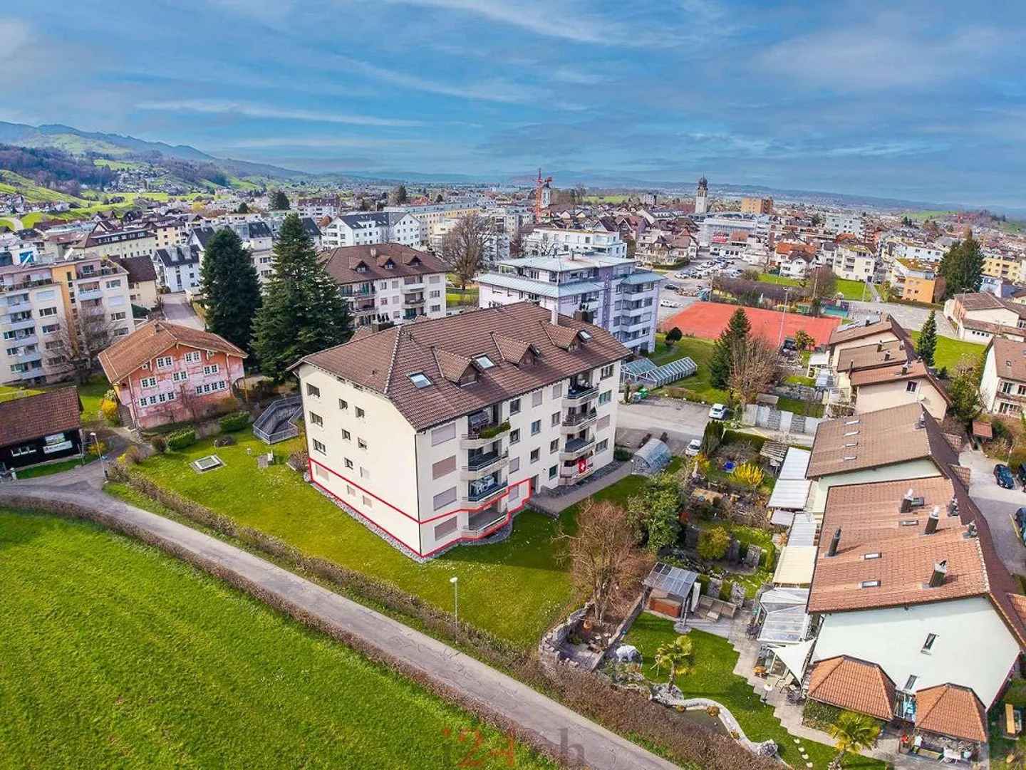 5.5 Zi-Erdgeschosswohnung an ruhiger Lage mit Terrasse und Balkon - Photo 1 of 14