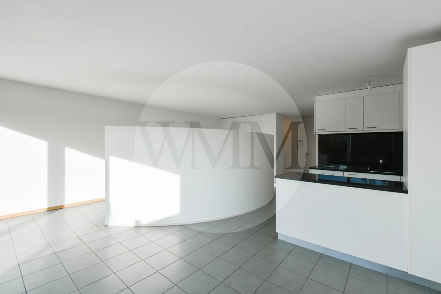 Appartamento moderno con una camera e grande terrazza - Foto 2 di 13