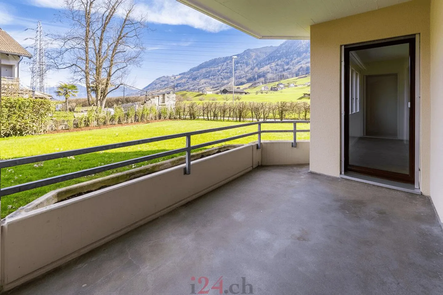 5.5 Zi-Erdgeschosswohnung an ruhiger Lage mit Terrasse und Balkon - Photo 9 of 14