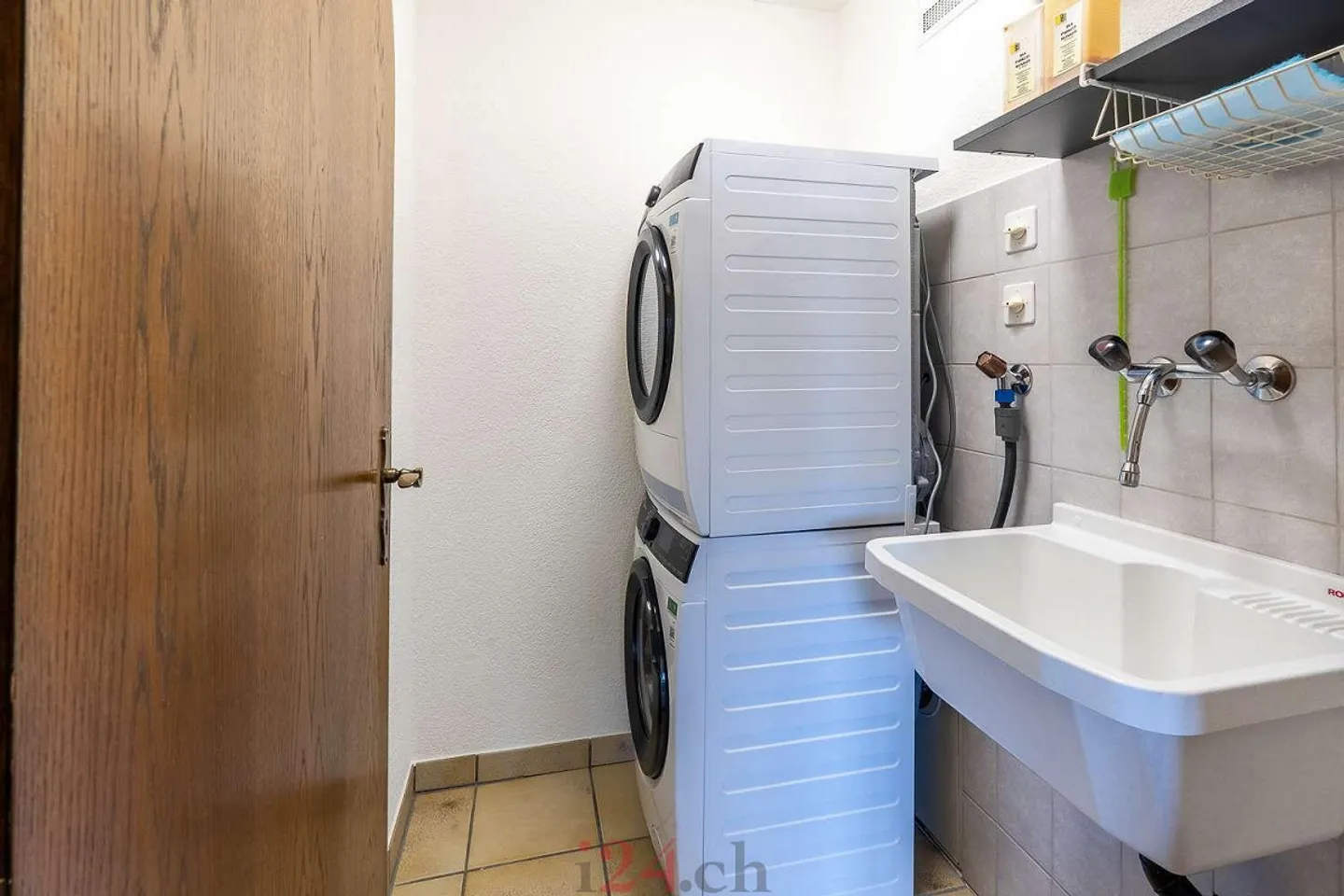 5.5 Zi-Erdgeschosswohnung an ruhiger Lage mit Terrasse und Balkon - Photo 10 of 14