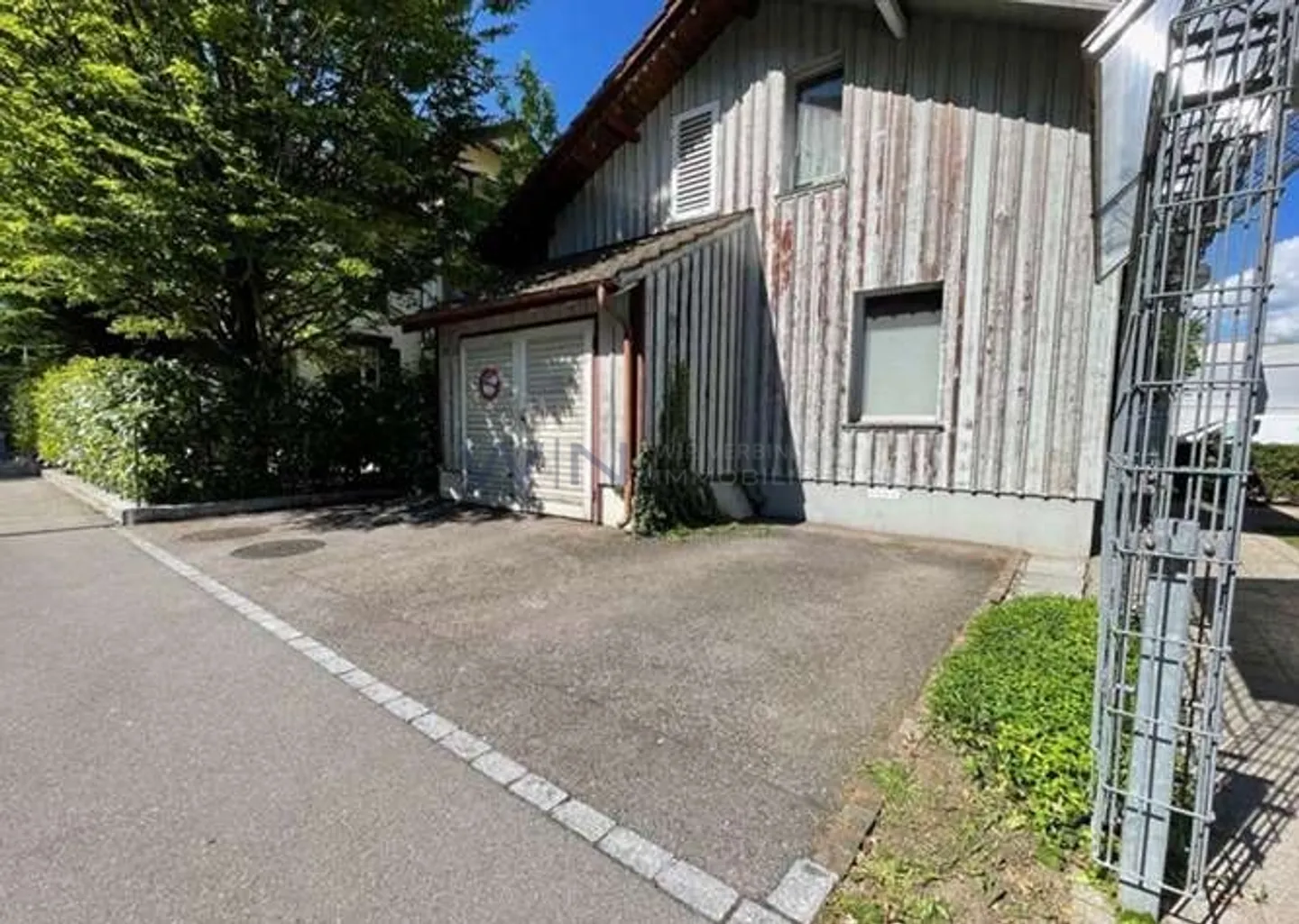 Confortevole e Centrale: Il Tuo Nuovo Posto Auto - Foto 1 di 4