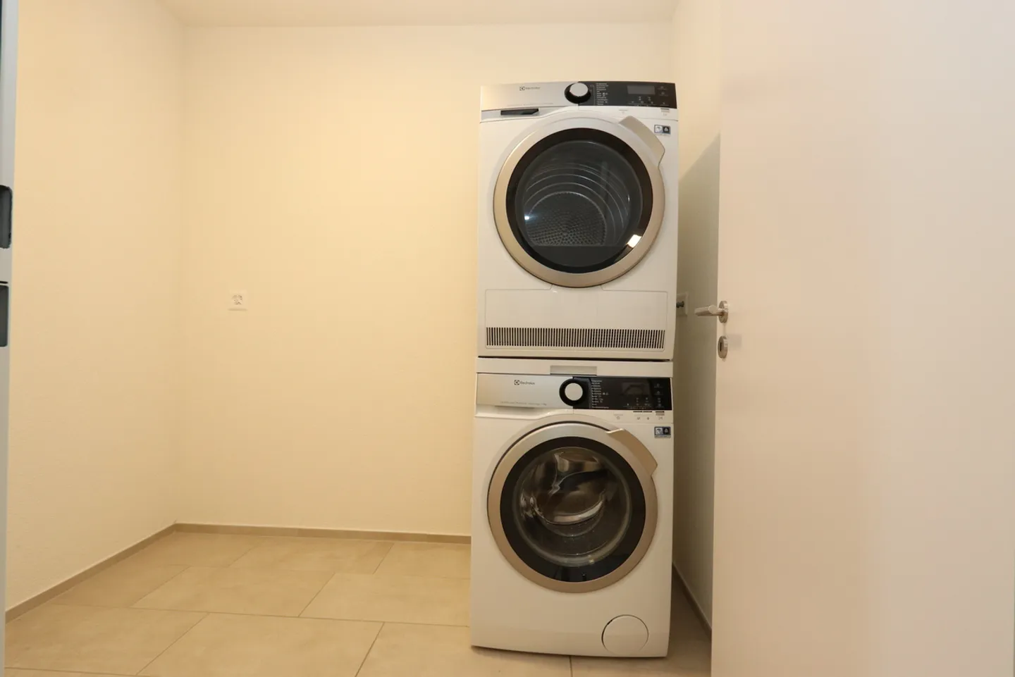 Attractive 4.5 Room Apartment in Prime Location - Photo 9 of 11