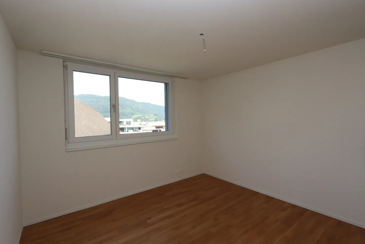 Attractive 4.5 Room Apartment in Prime Location - Photo 8 of 11